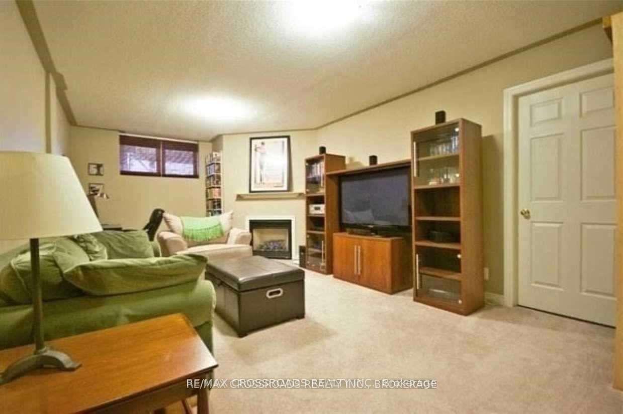 Photo 12 of 95 Thatcher Crescent, East Gwillimbury — HOMEH