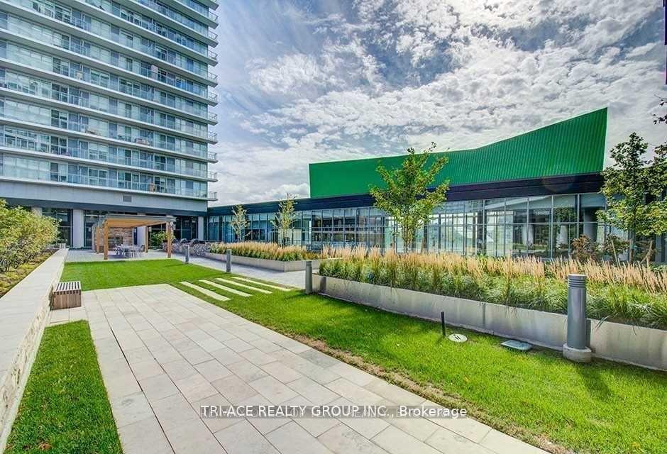 Photo 8 of Unit 705, 117 Mcmahon Drive, North York, Bayview Village — HOMEH
