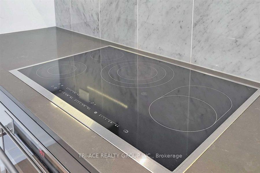 Photo 18 of Unit 705, 117 Mcmahon Drive, North York, Bayview Village — HOMEH