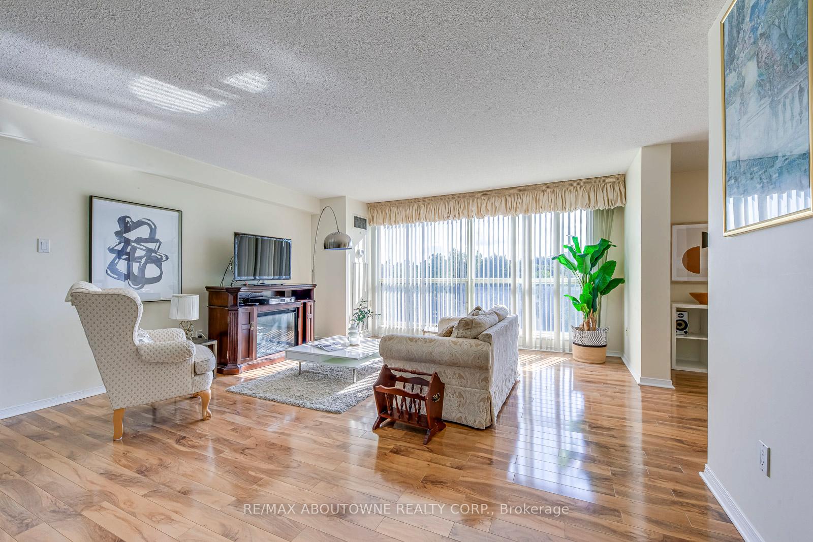 Photo 10 of Unit 613, 1700 The Collegeway, Mississauga, Erin Mills — HOMEH
