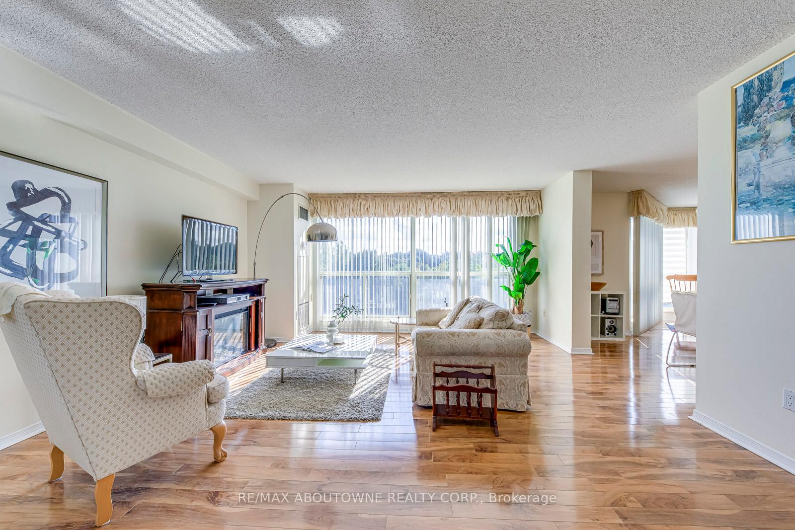 Photo 11 of Unit 613, 1700 The Collegeway, Mississauga, Erin Mills — HOMEH