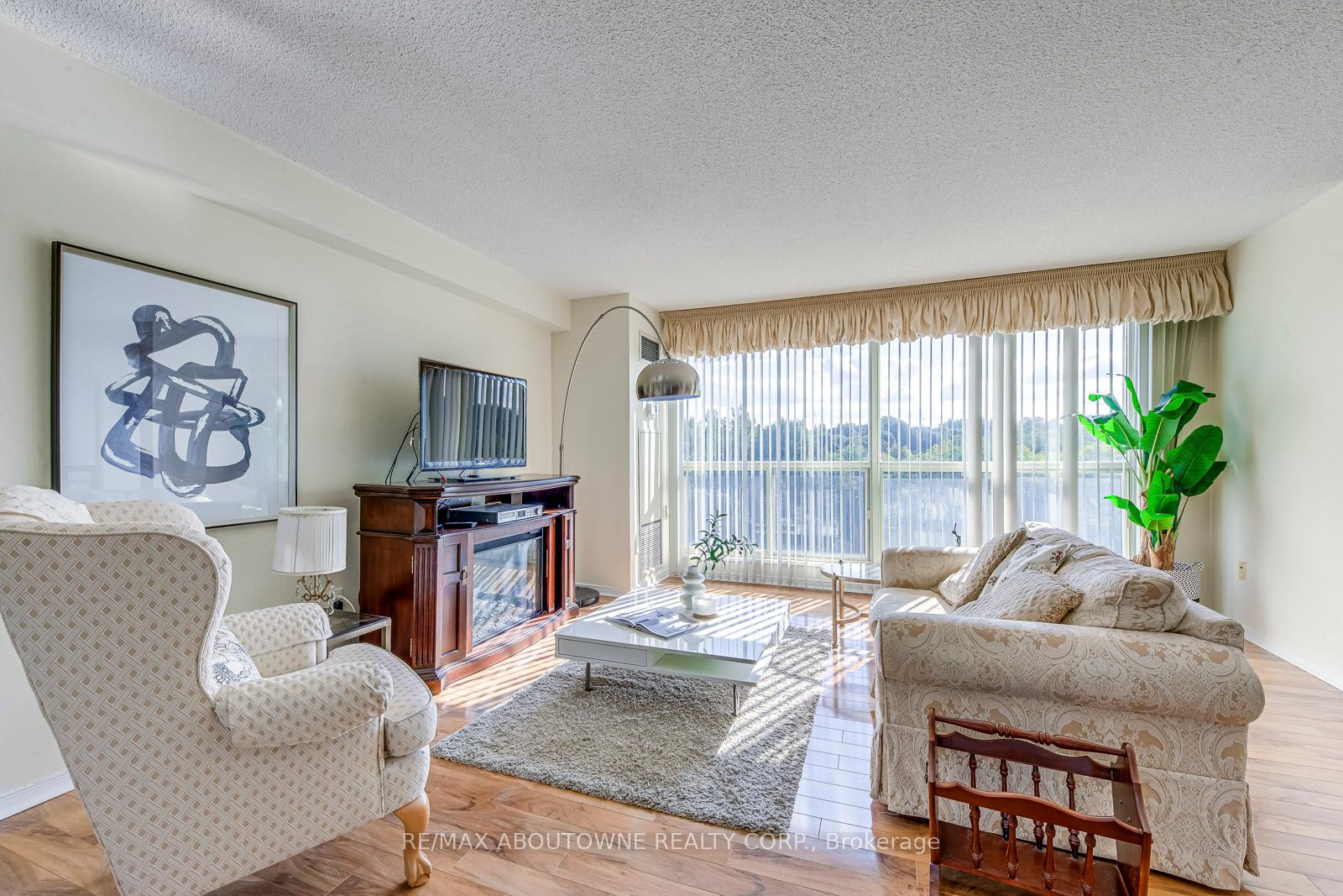 Photo 12 of Unit 613, 1700 The Collegeway, Mississauga, Erin Mills — HOMEH