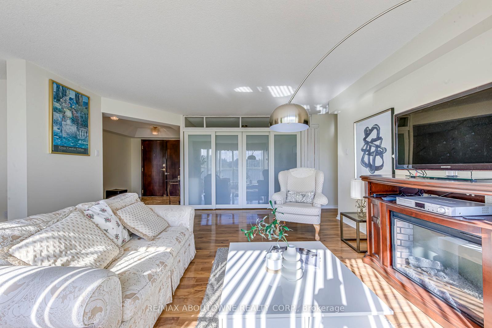 Photo 14 of Unit 613, 1700 The Collegeway, Mississauga, Erin Mills — HOMEH