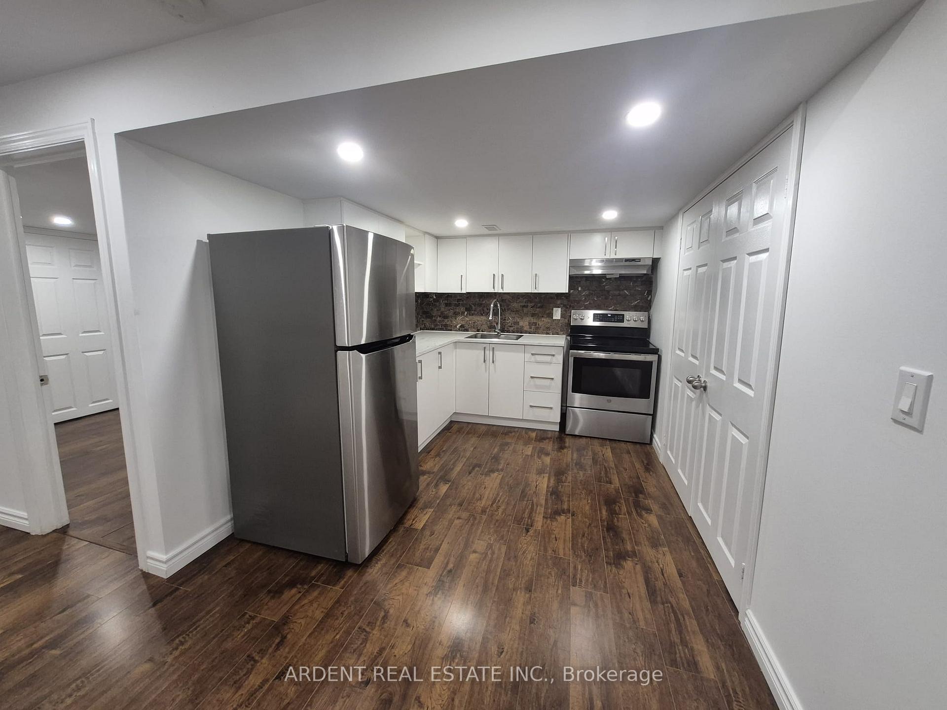 Photo 2 of 18 Kerr Lane, Aurora, Bayview Northeast — HOMEH