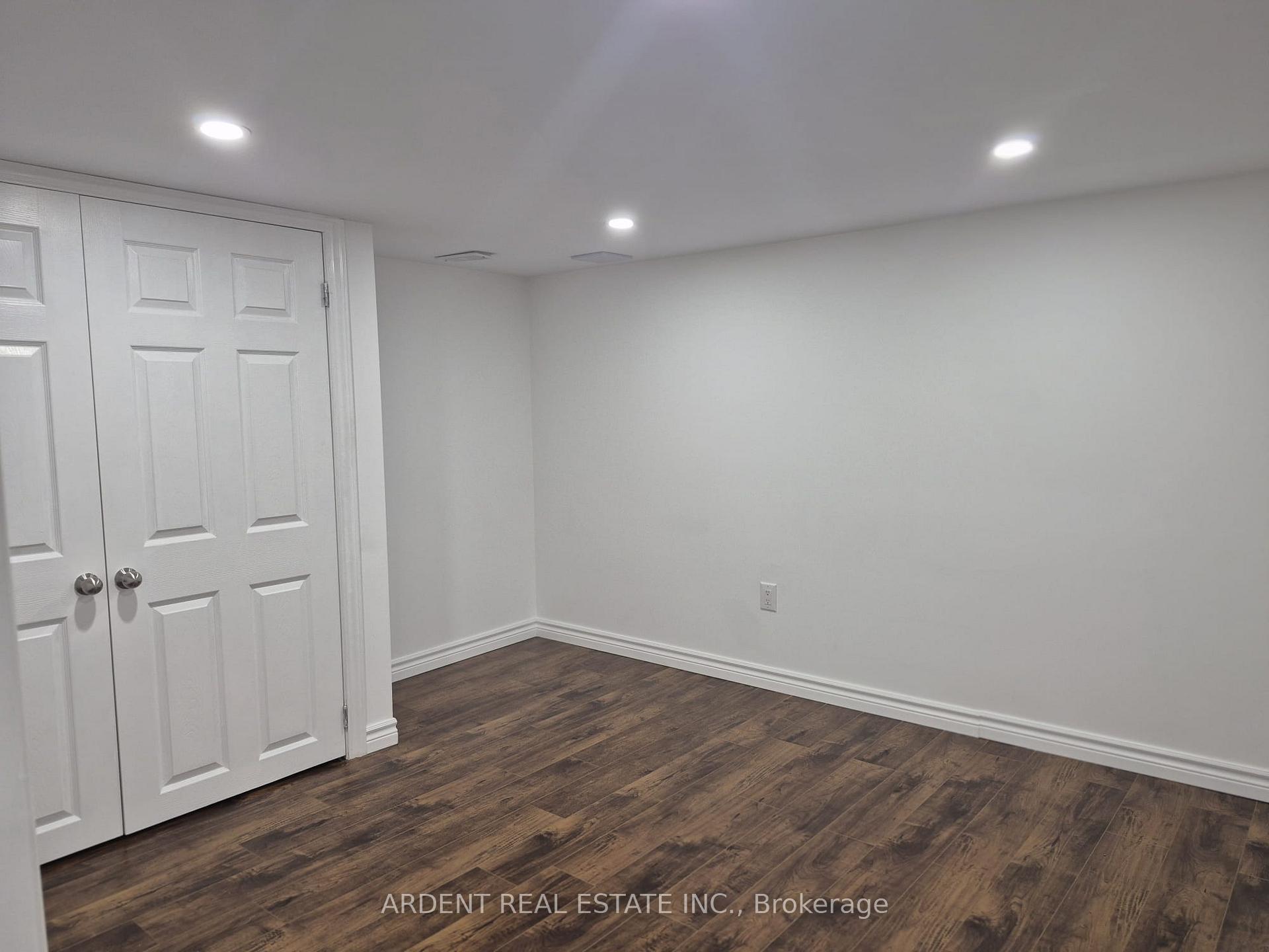 Photo 6 of 18 Kerr Lane, Aurora, Bayview Northeast — HOMEH