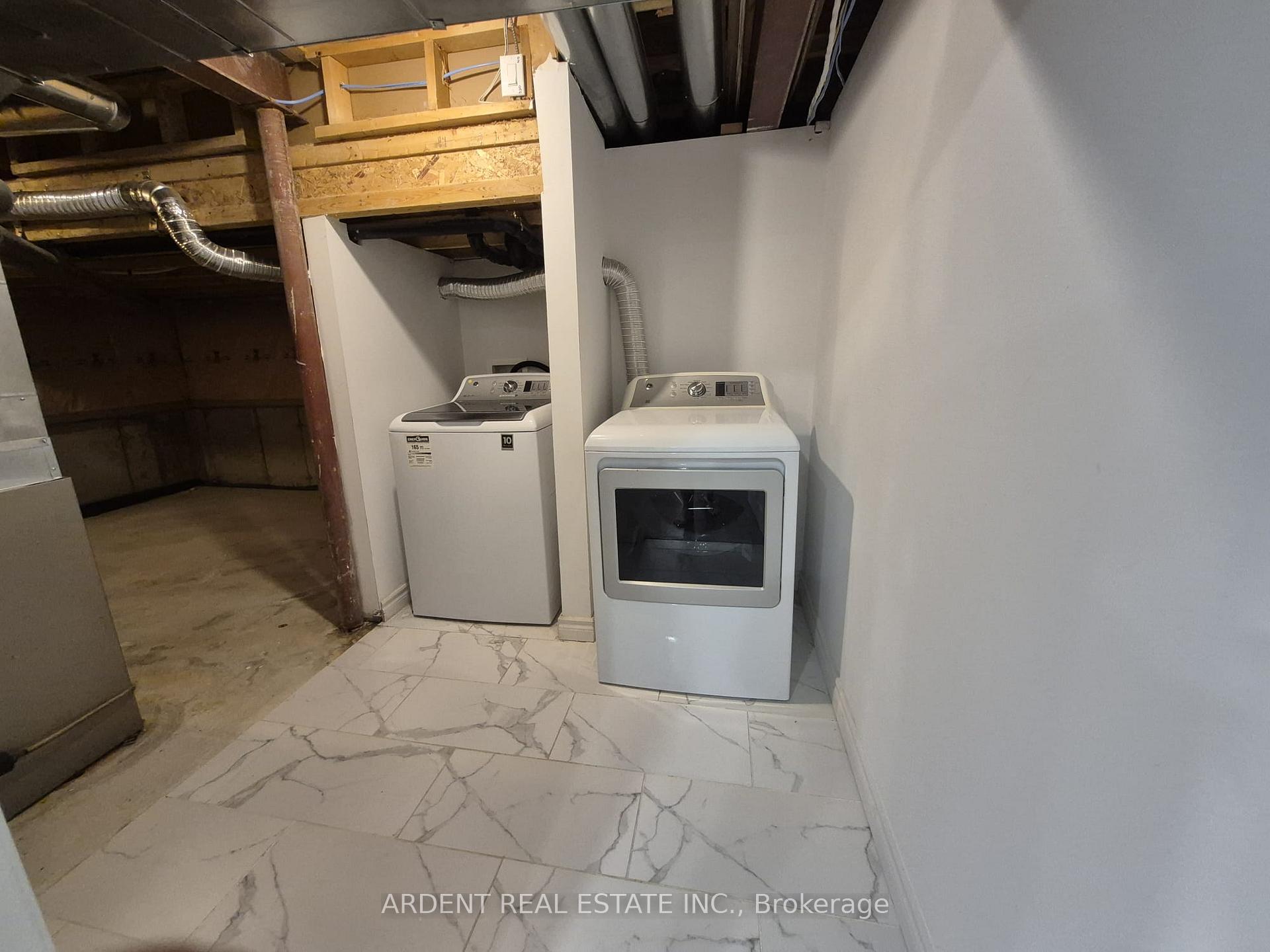Photo 11 of 18 Kerr Lane, Aurora, Bayview Northeast — HOMEH