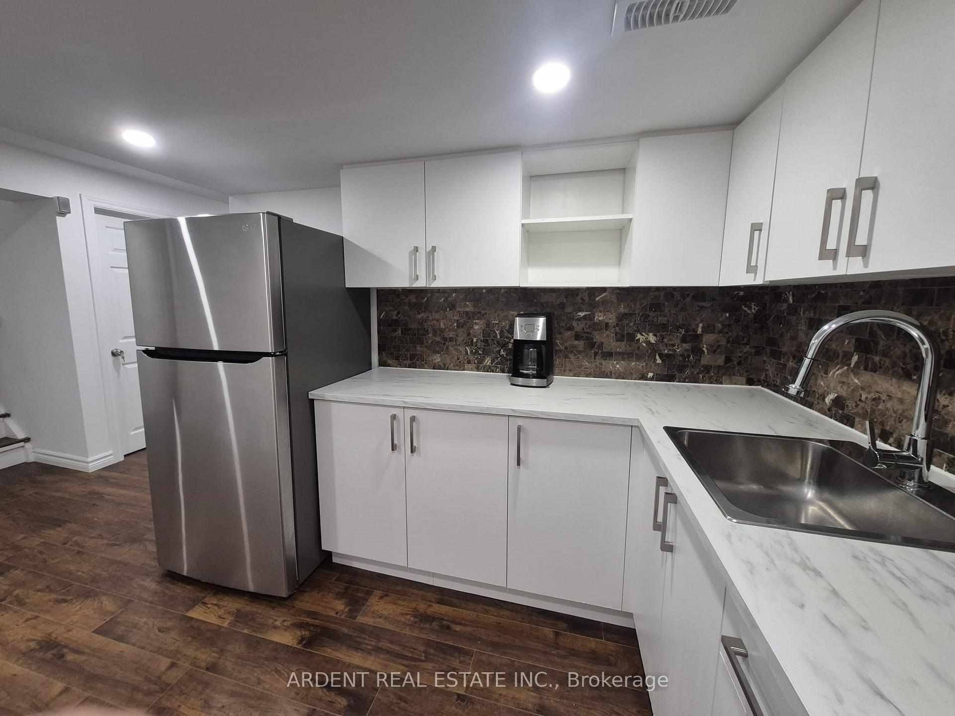 Photo 12 of 18 Kerr Lane, Aurora, Bayview Northeast — HOMEH