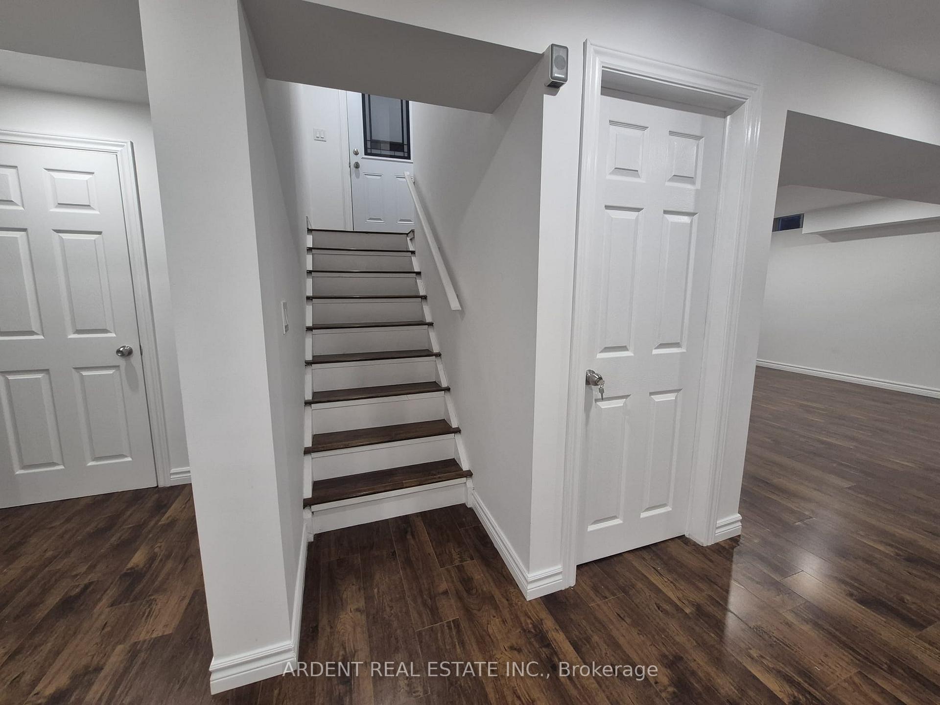 Photo 13 of 18 Kerr Lane, Aurora, Bayview Northeast — HOMEH