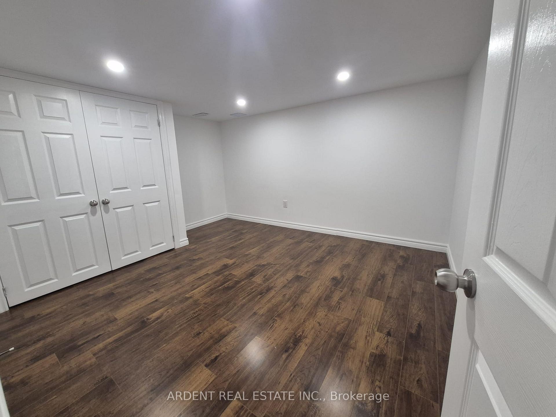 Photo 14 of 18 Kerr Lane, Aurora, Bayview Northeast — HOMEH