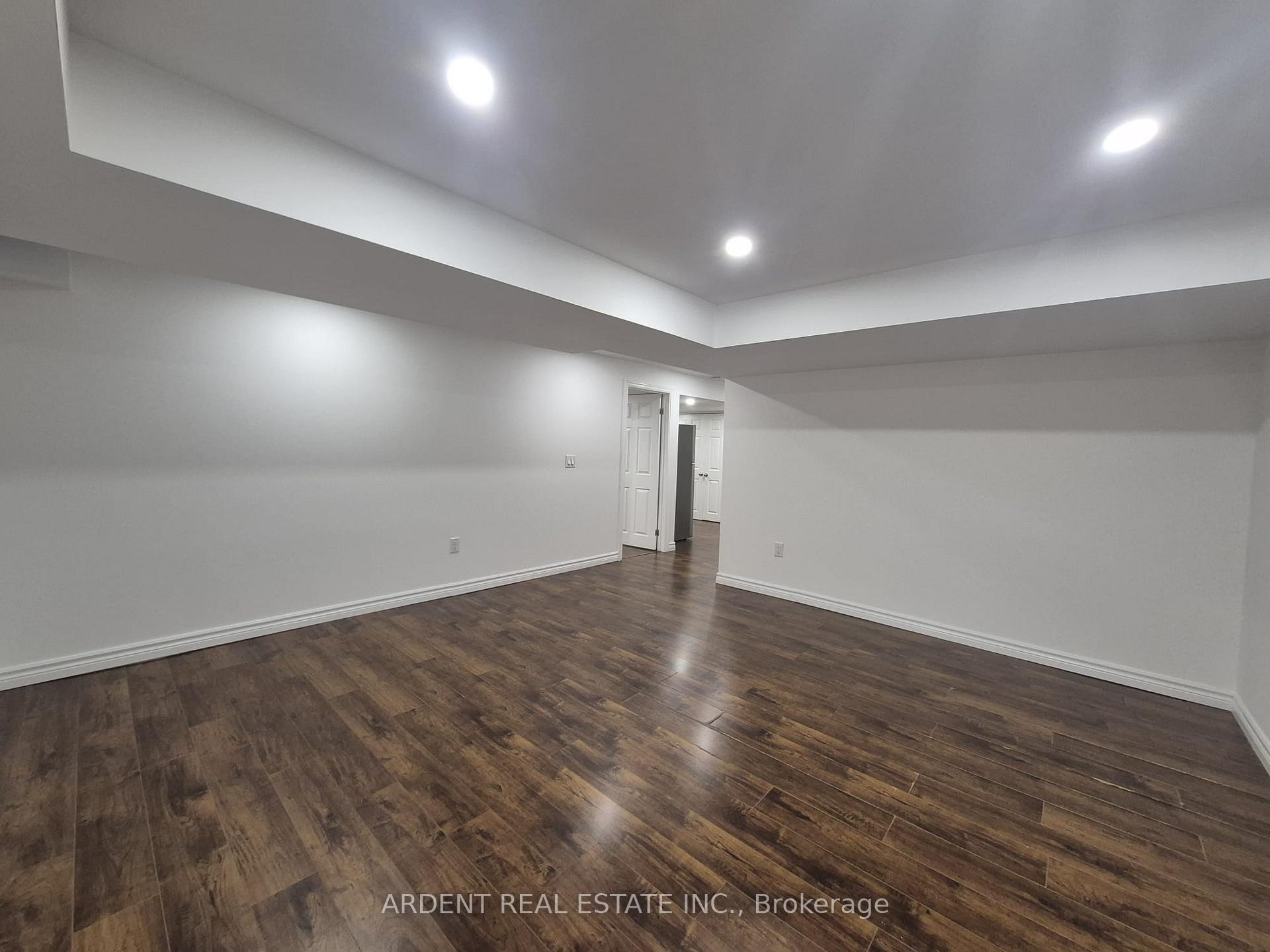 Photo 16 of 18 Kerr Lane, Aurora, Bayview Northeast — HOMEH