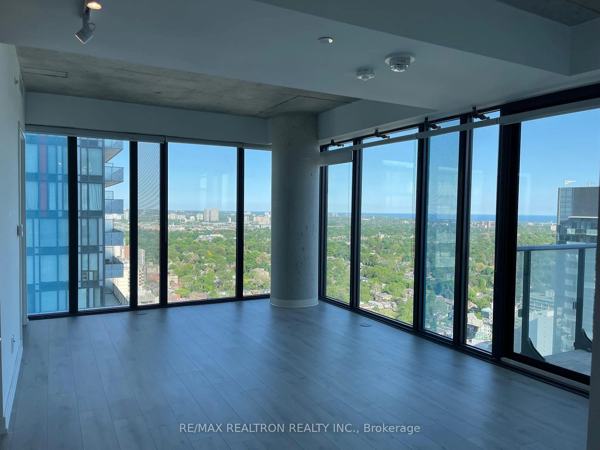 Photo 2 of Unit 3609, 161 Roehampton Avenue, Toronto, Mount Pleasant West — HOMEH