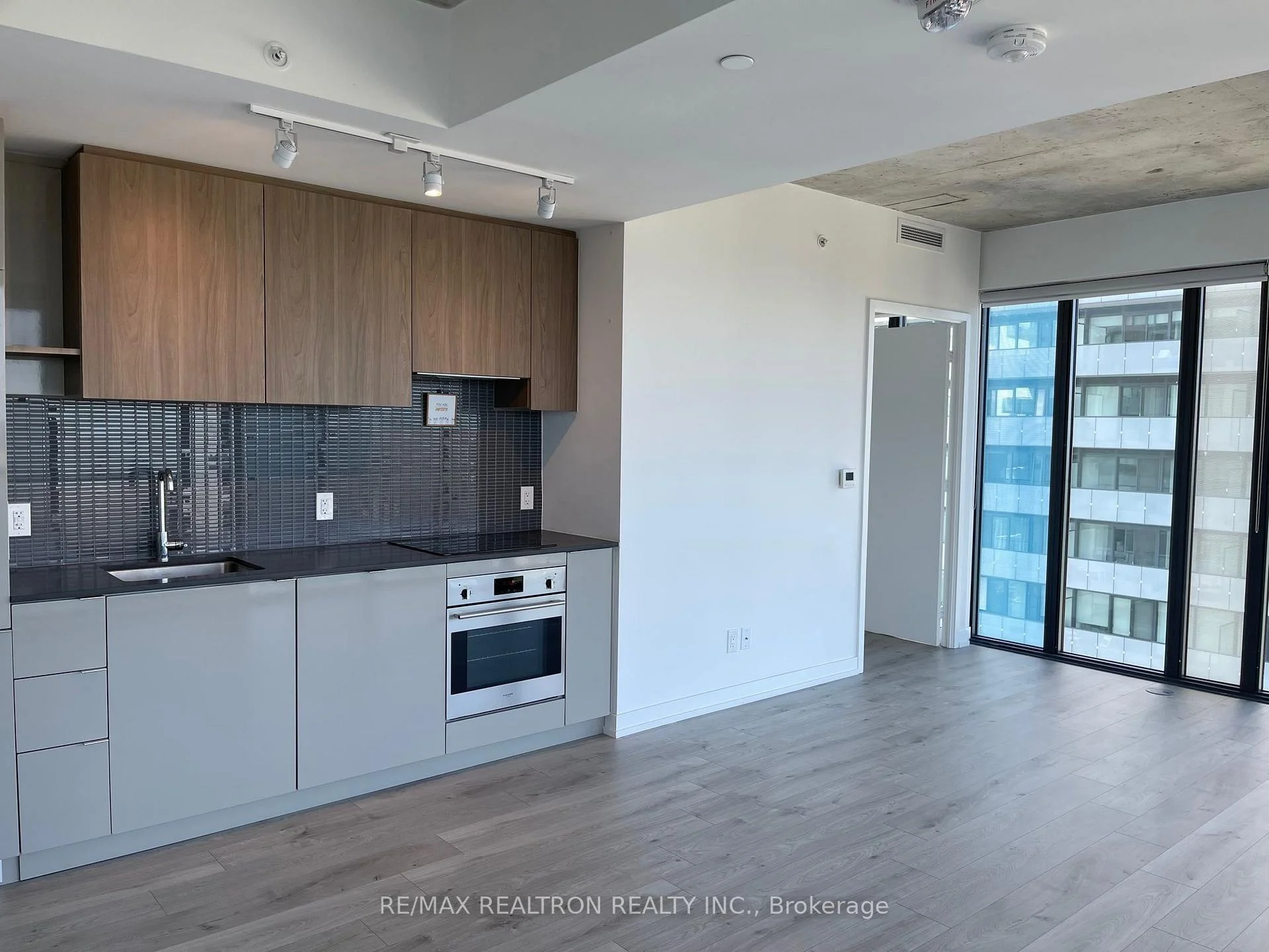 Photo 4 of Unit 3609, 161 Roehampton Avenue, Toronto, Mount Pleasant West — HOMEH