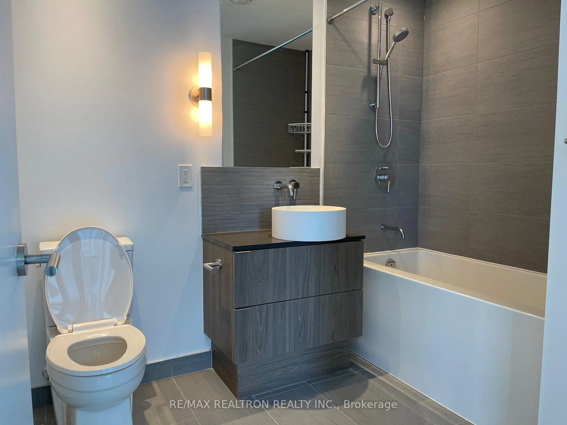 Photo 6 of Unit 3609, 161 Roehampton Avenue, Toronto, Mount Pleasant West — HOMEH