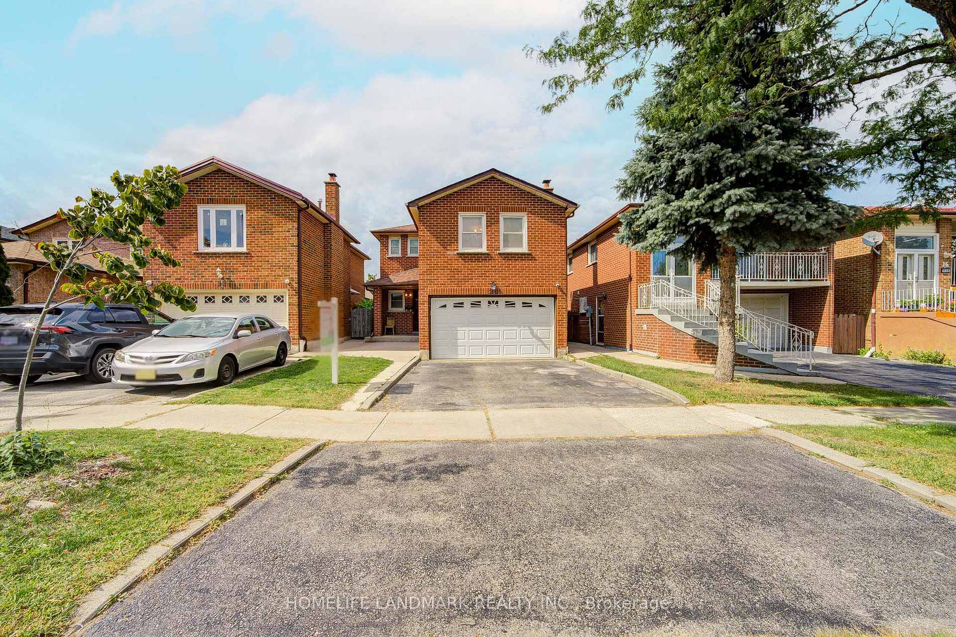 Photo 5 of 20 Barolo Road, Etobicoke, West Humber-Clairville — HOMEH