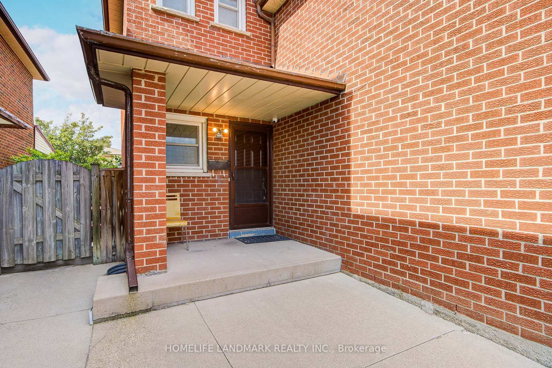 Photo 6 of 20 Barolo Road, Etobicoke, West Humber-Clairville — HOMEH