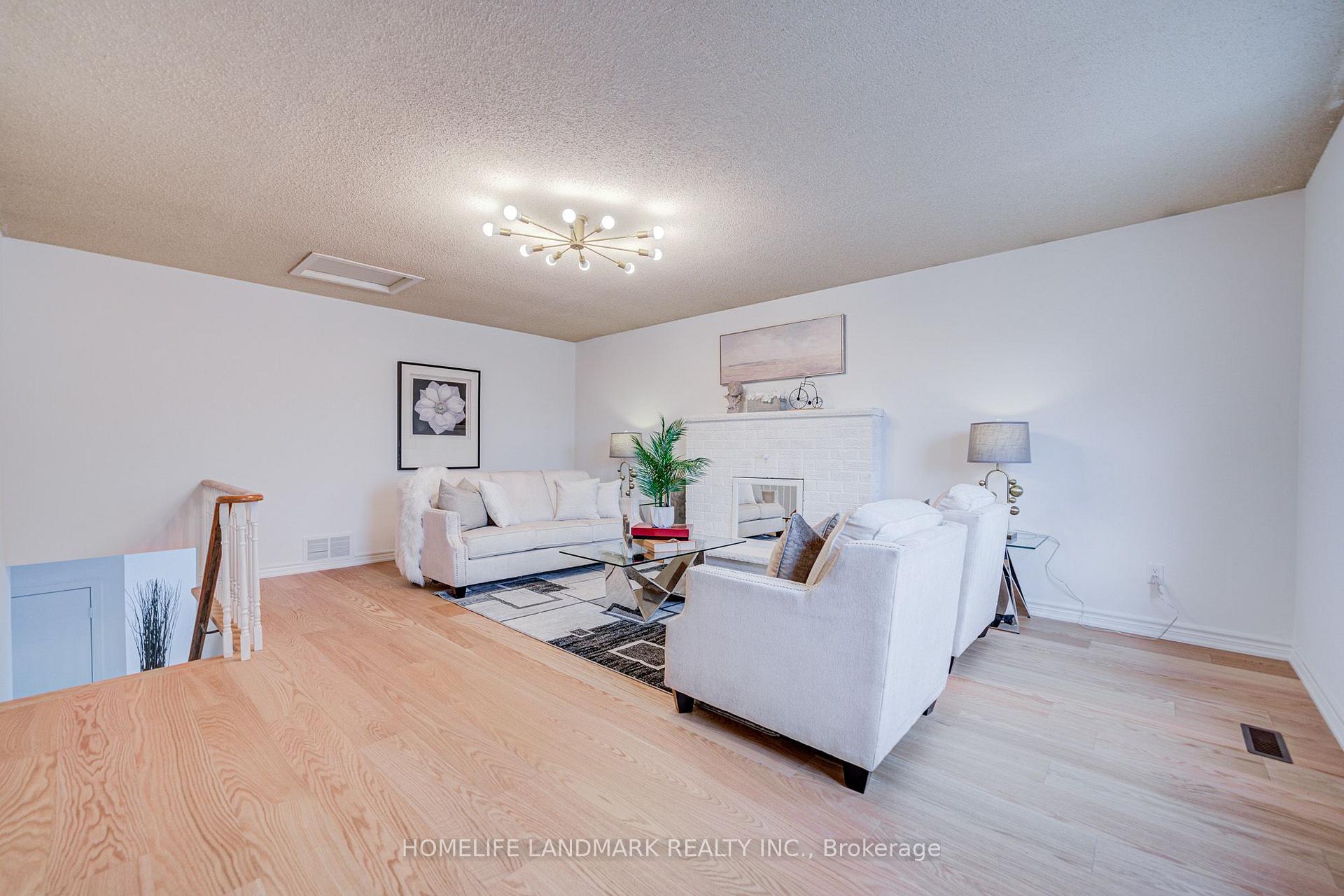 Photo 28 of 20 Barolo Road, Etobicoke, West Humber-Clairville — HOMEH