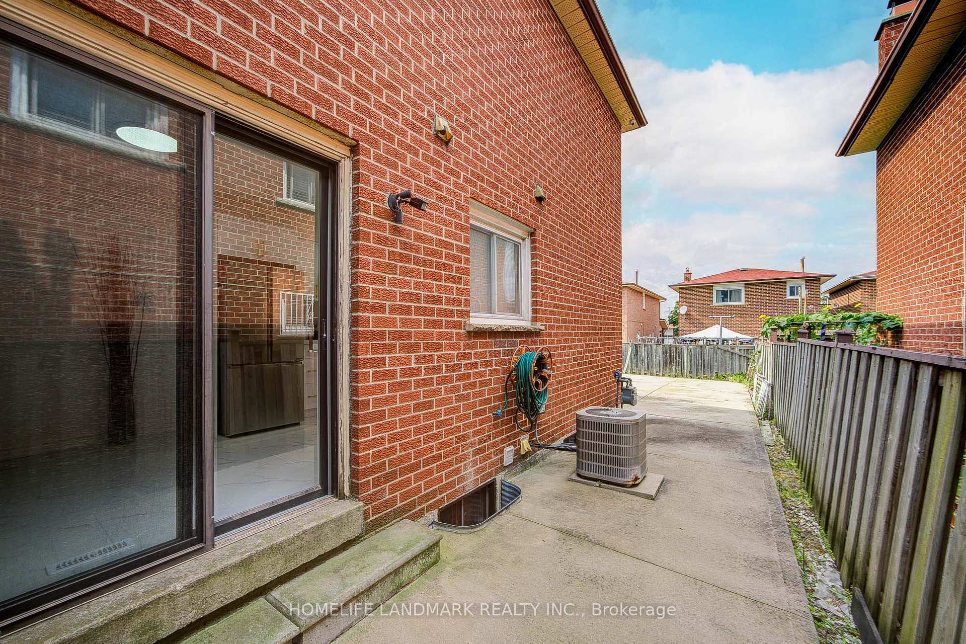 Photo 47 of 20 Barolo Road, Etobicoke, West Humber-Clairville — HOMEH