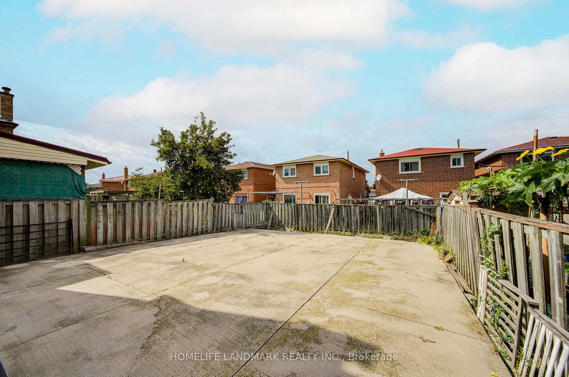 Photo 49 of 20 Barolo Road, Etobicoke, West Humber-Clairville — HOMEH