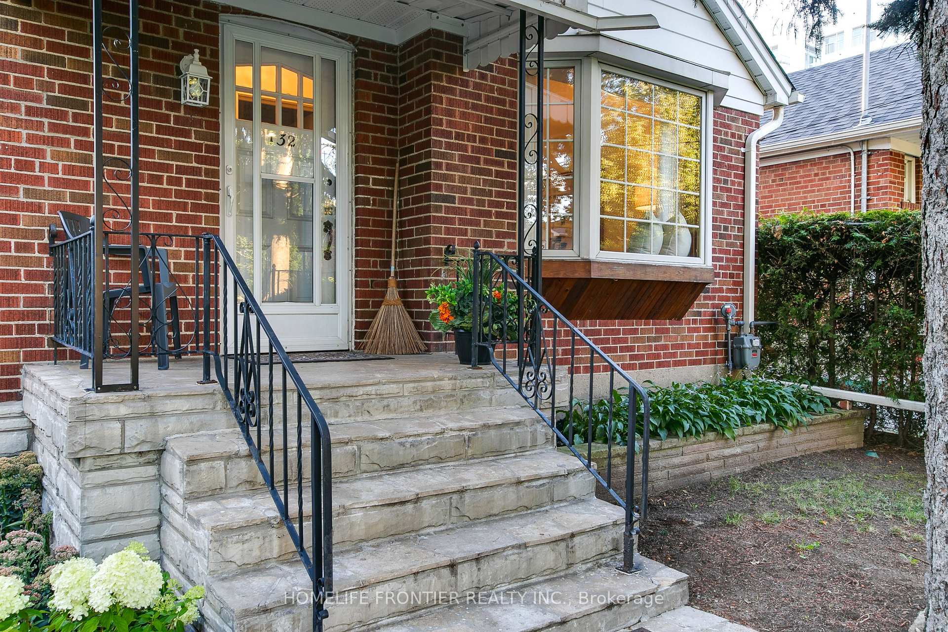 Photo 2 of 132 Wesley Street, Etobicoke, Stonegate-Queensway — HOMEH