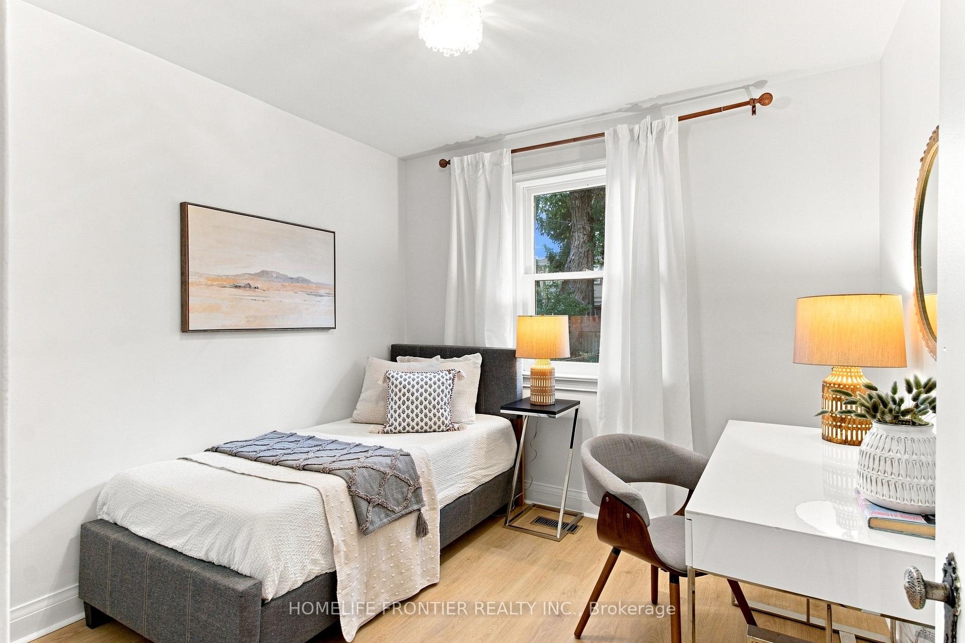 Photo 11 of 132 Wesley Street, Etobicoke, Stonegate-Queensway — HOMEH