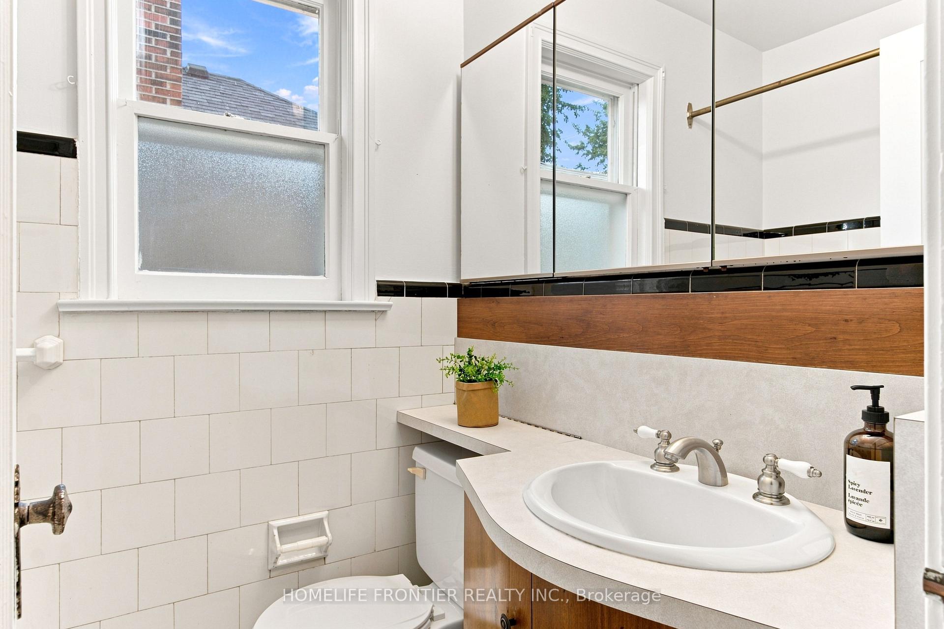 Photo 13 of 132 Wesley Street, Etobicoke, Stonegate-Queensway — HOMEH