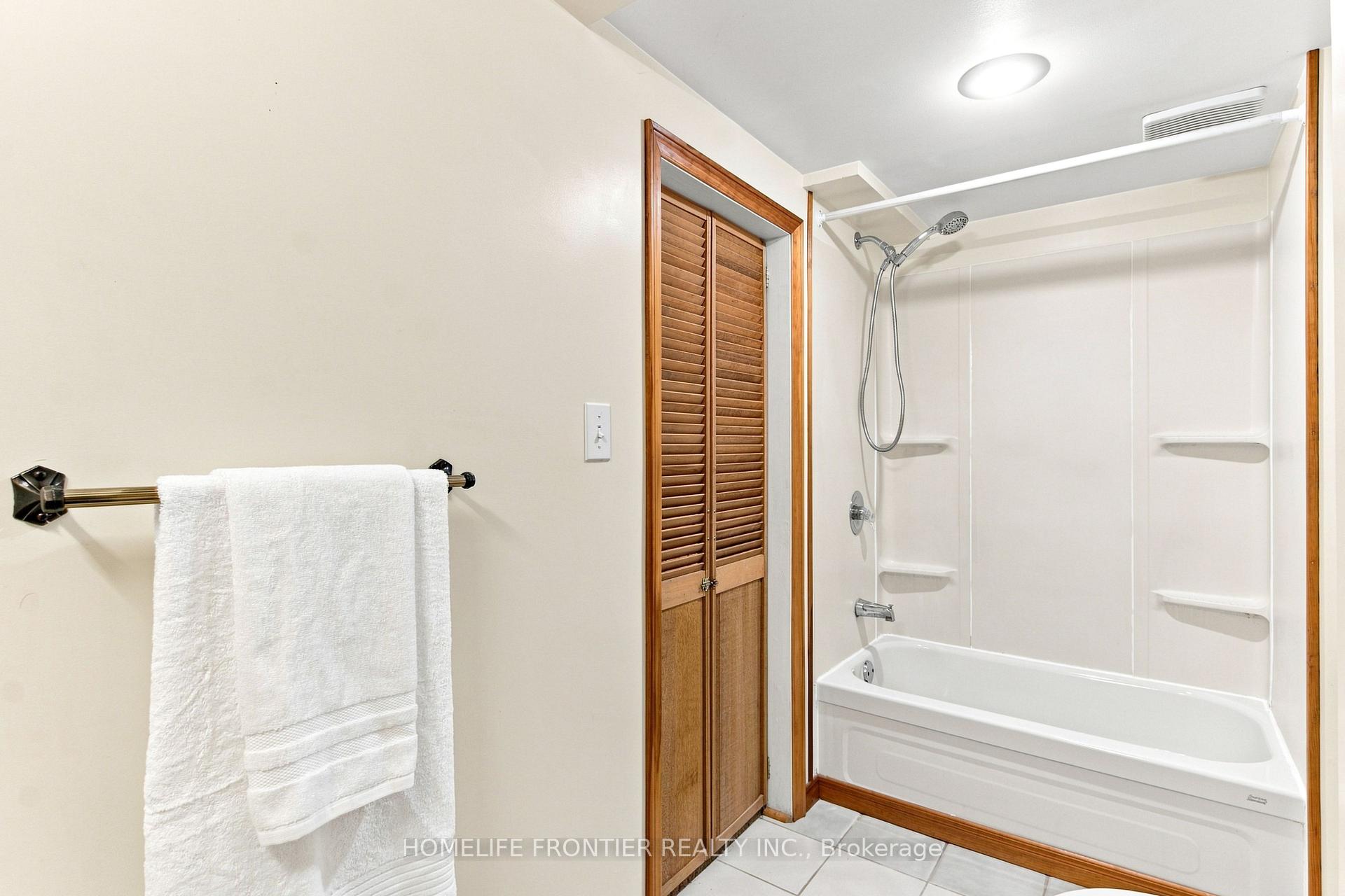 Photo 19 of 132 Wesley Street, Etobicoke, Stonegate-Queensway — HOMEH