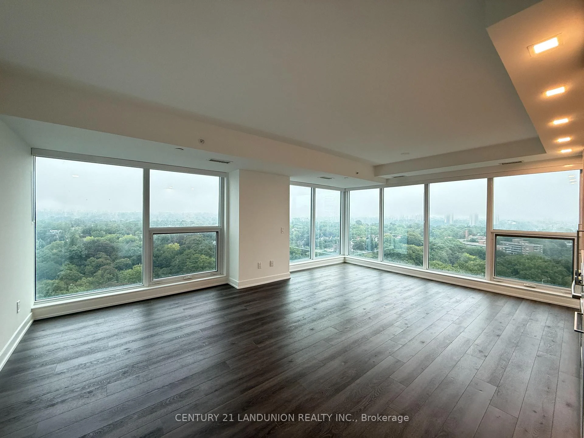 Photo 3 of Unit 1507, 609 Sherbourne Street, Toronto, North St. James Town — HOMEH