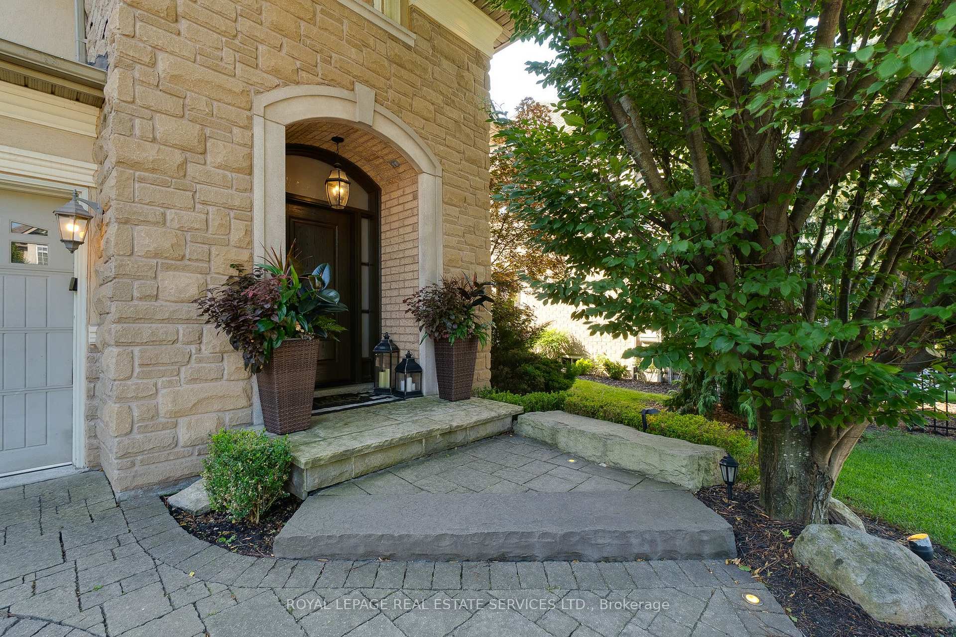 Photo 3 of 167 Innville Crescent, Oakville, Bronte — HOMEH