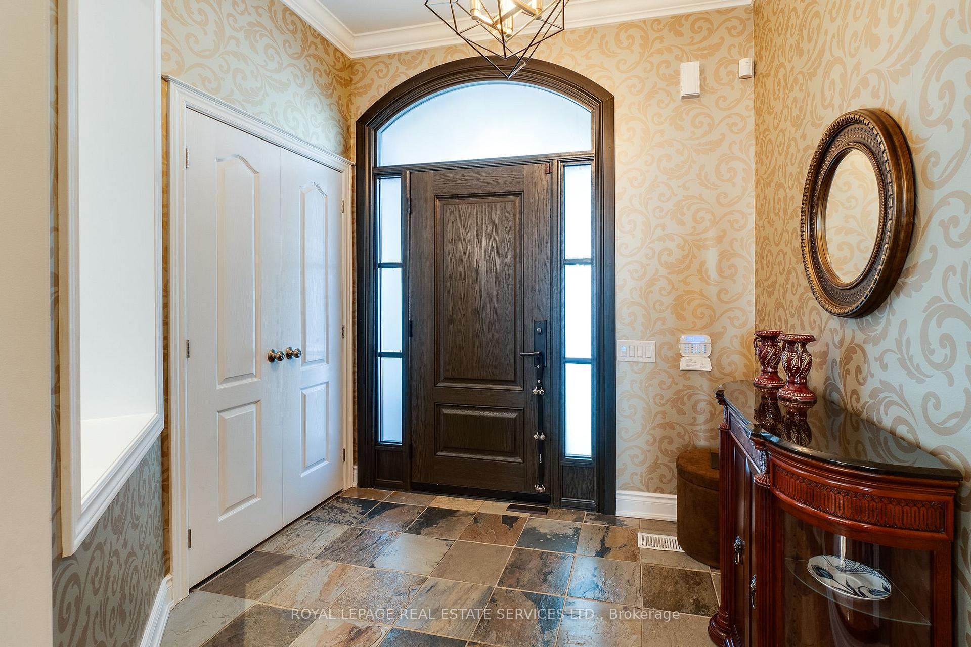 Photo 17 of 167 Innville Crescent, Oakville, Bronte — HOMEH