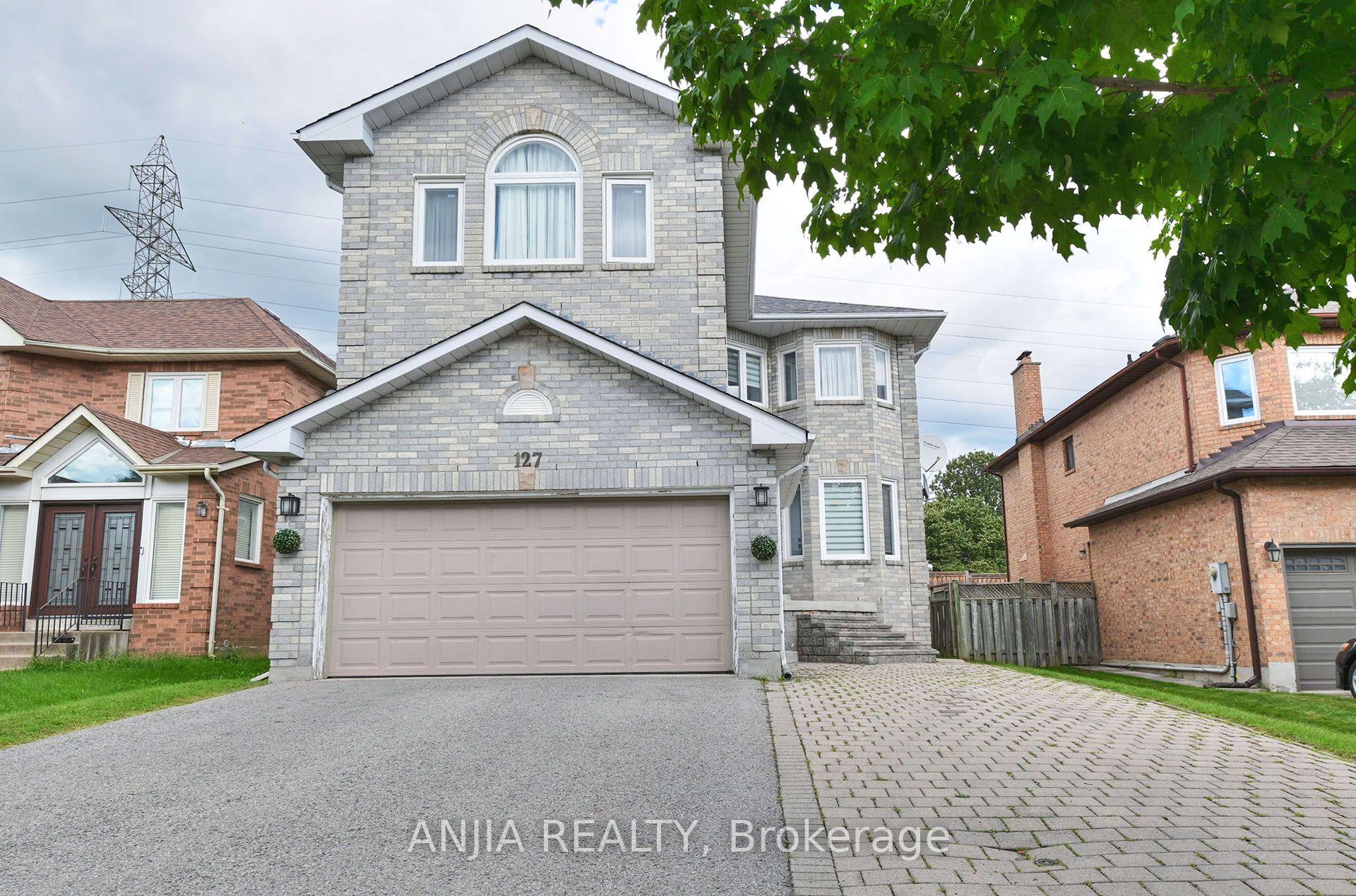 Photo 2 of 127 Tomlinson Circle, Markham, Buttonville — HOMEH