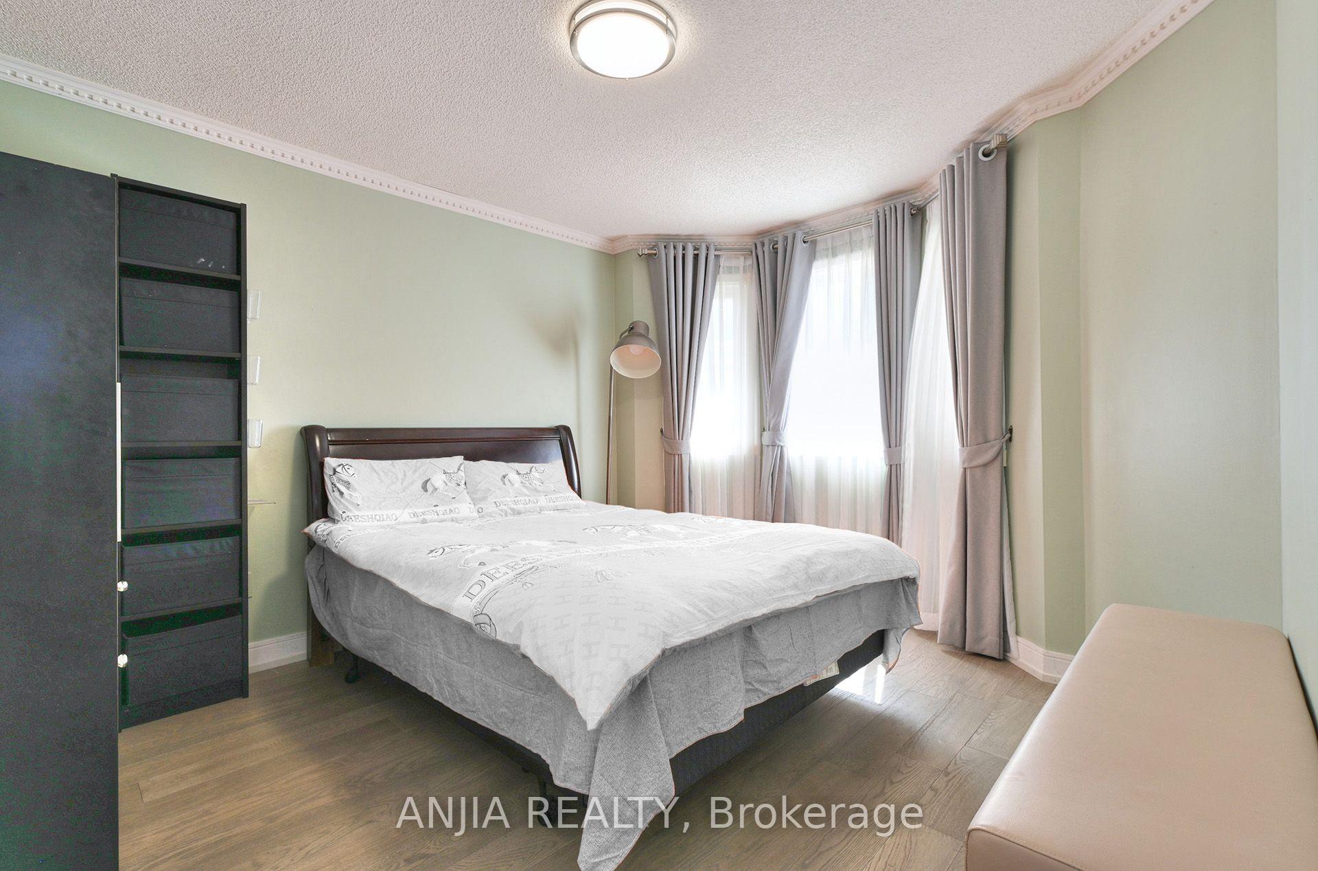 Photo 10 of 127 Tomlinson Circle, Markham, Buttonville — HOMEH