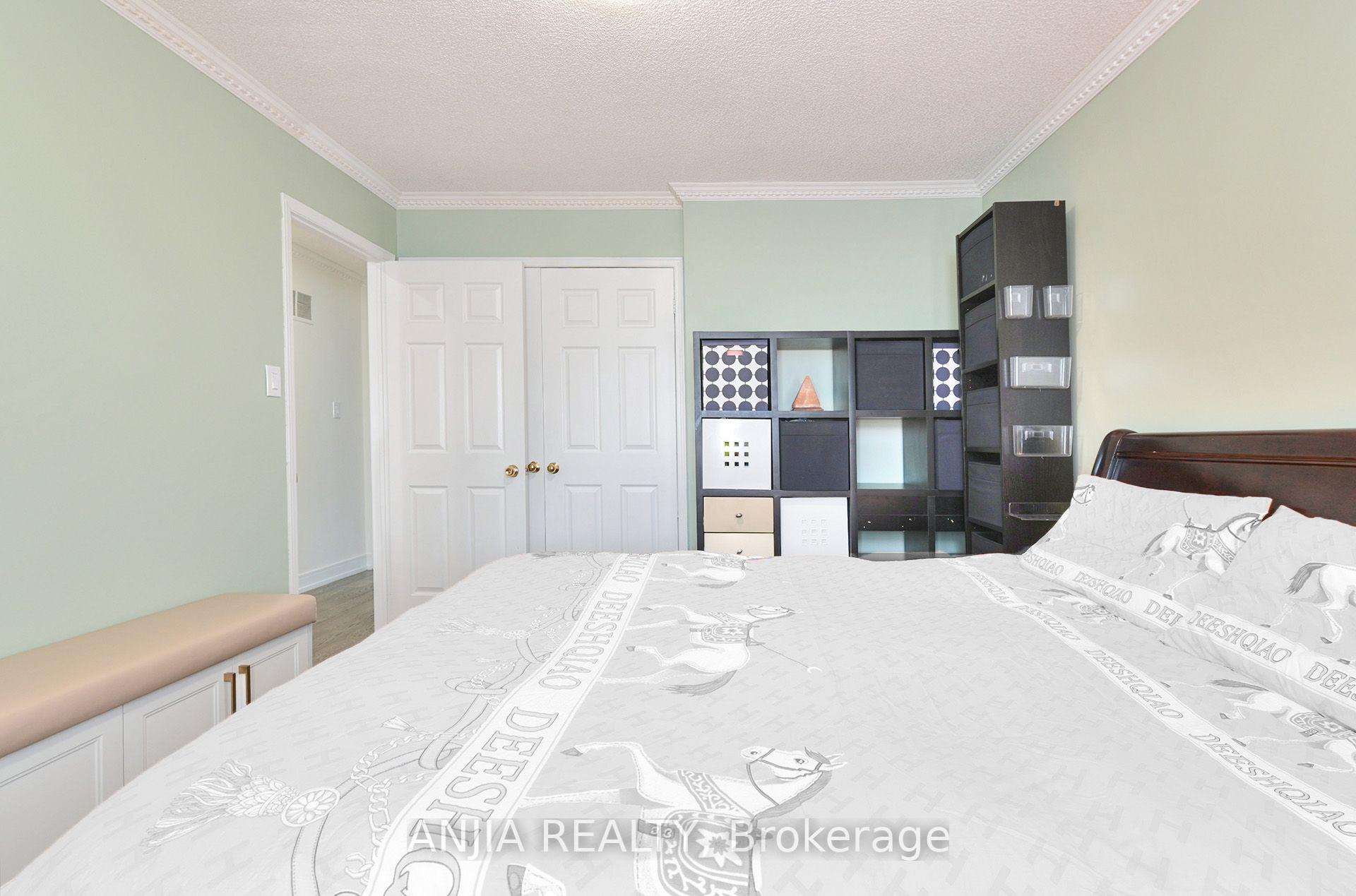 Photo 11 of 127 Tomlinson Circle, Markham, Buttonville — HOMEH
