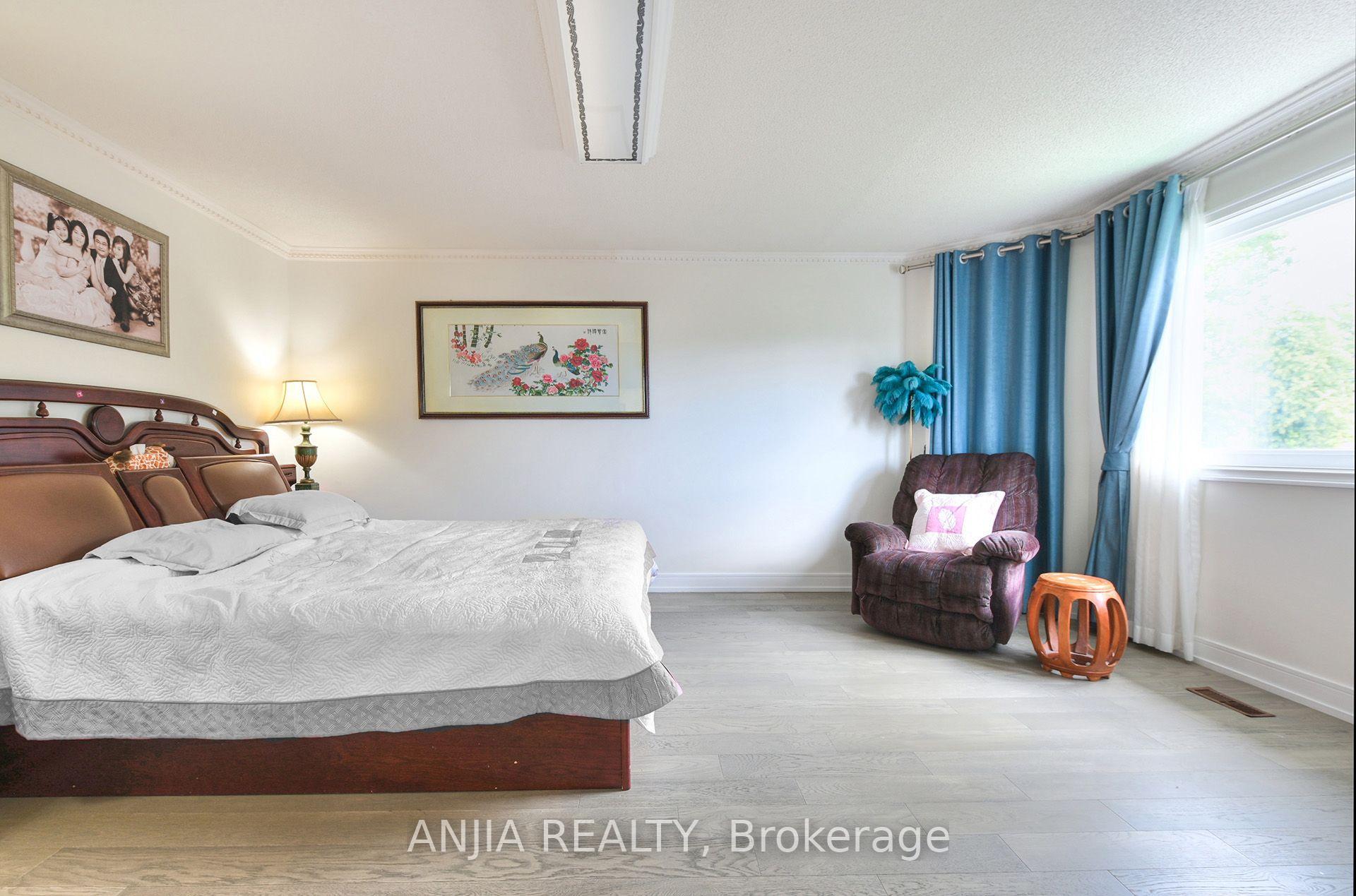 Photo 17 of 127 Tomlinson Circle, Markham, Buttonville — HOMEH