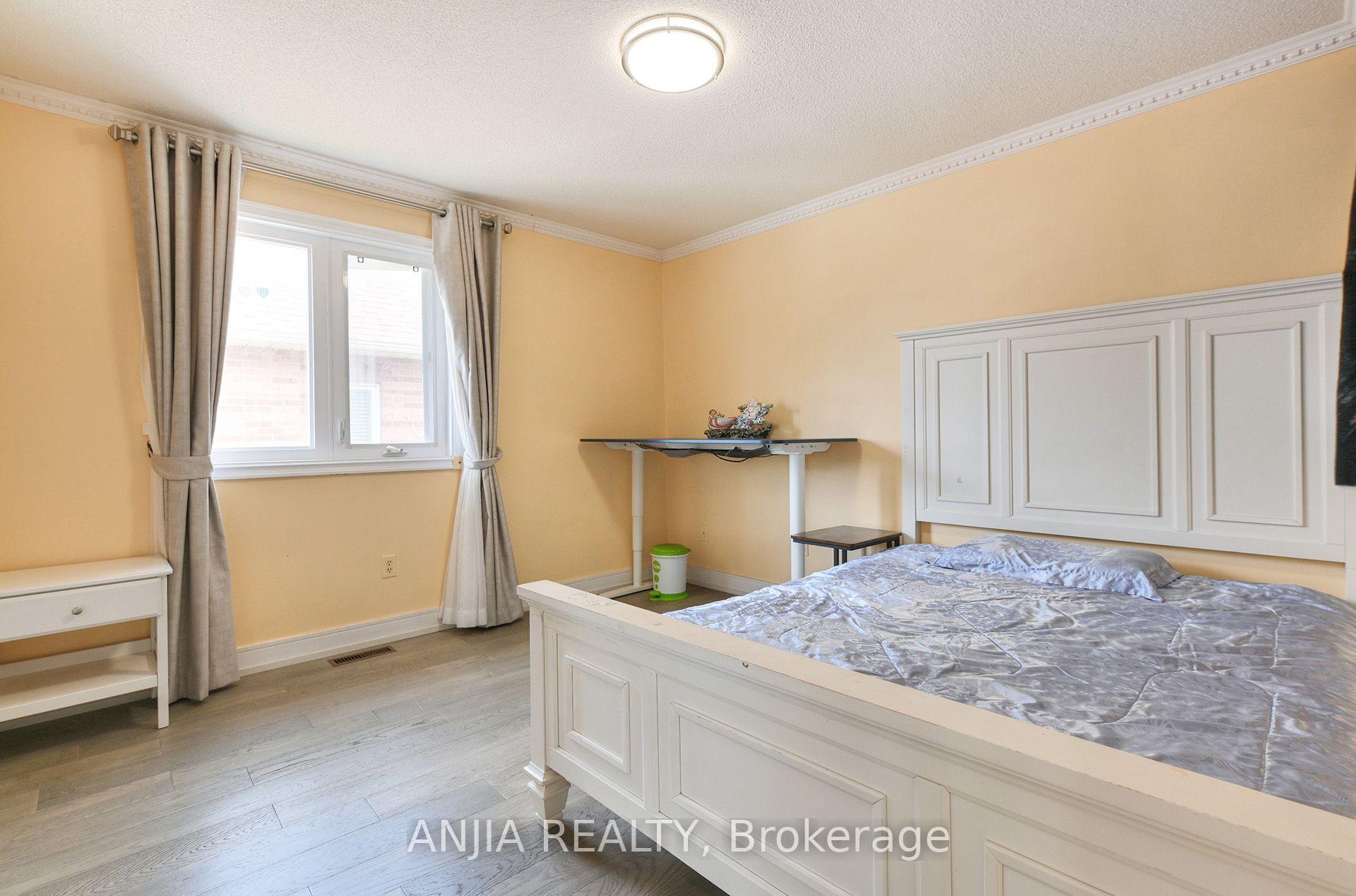 Photo 23 of 127 Tomlinson Circle, Markham, Buttonville — HOMEH