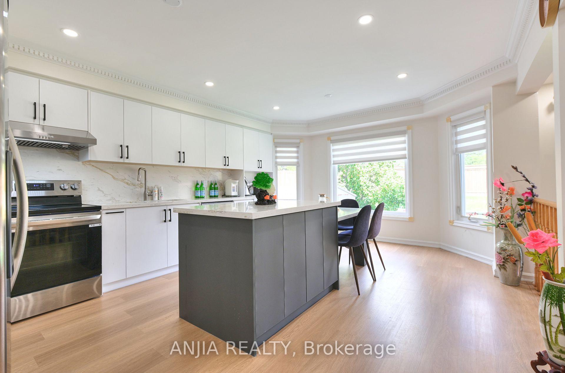 Photo 33 of 127 Tomlinson Circle, Markham, Buttonville — HOMEH