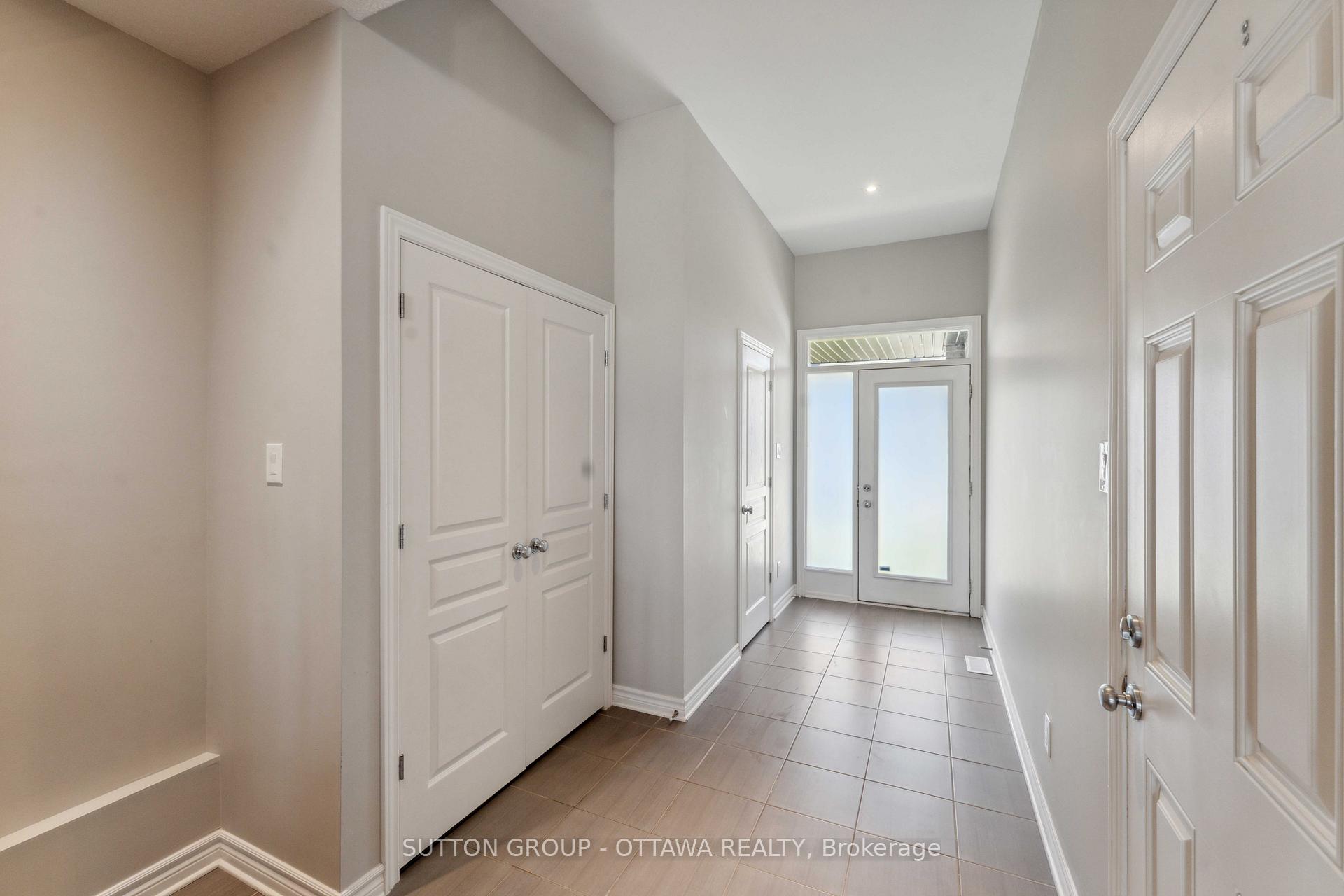 Photo 3 of 136 Mattingly Way, Ottawa, Riverside South/Gloucester Glen — HOMEH