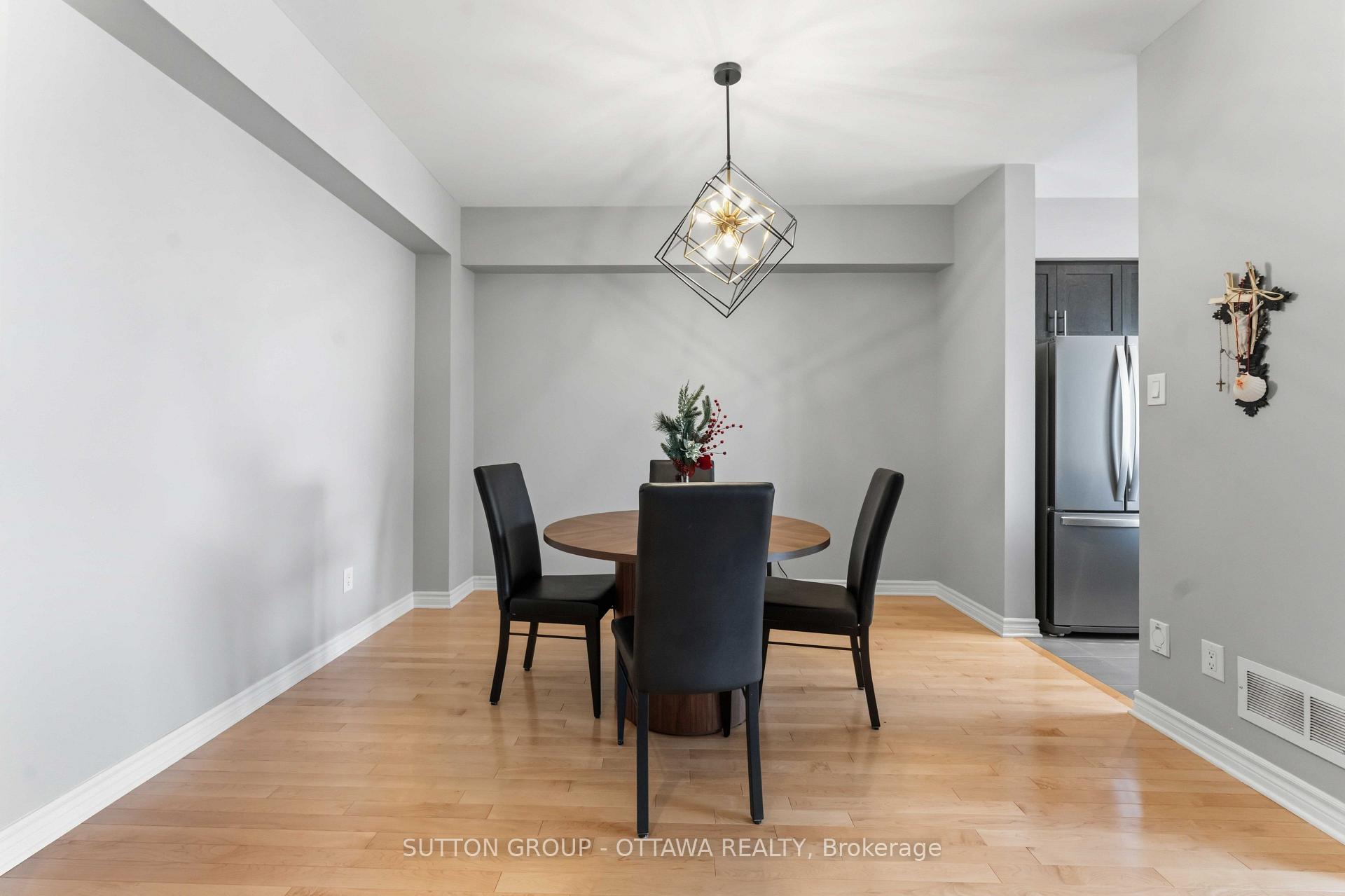 Photo 4 of 136 Mattingly Way, Ottawa, Riverside South/Gloucester Glen — HOMEH