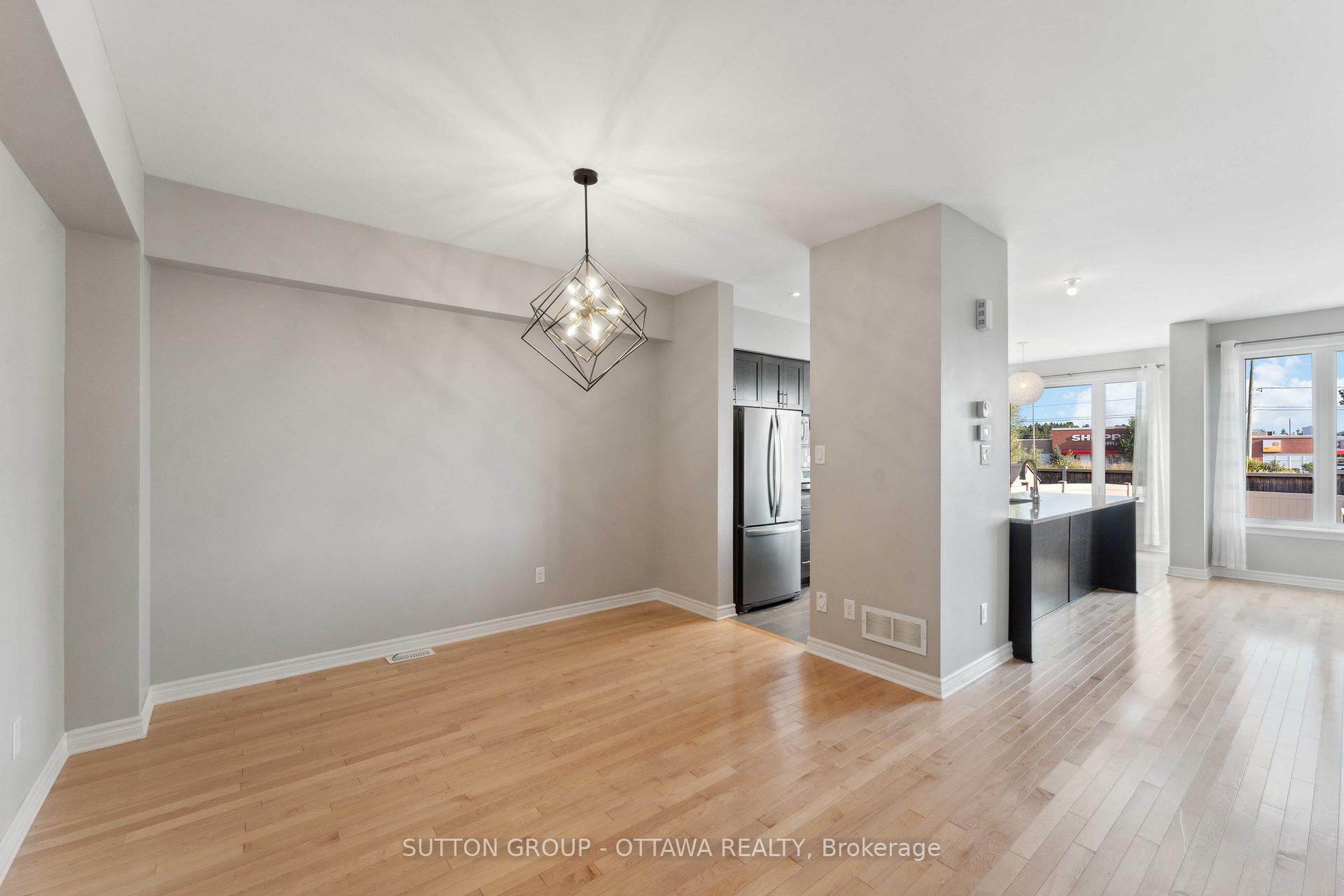 Photo 5 of 136 Mattingly Way, Ottawa, Riverside South/Gloucester Glen — HOMEH