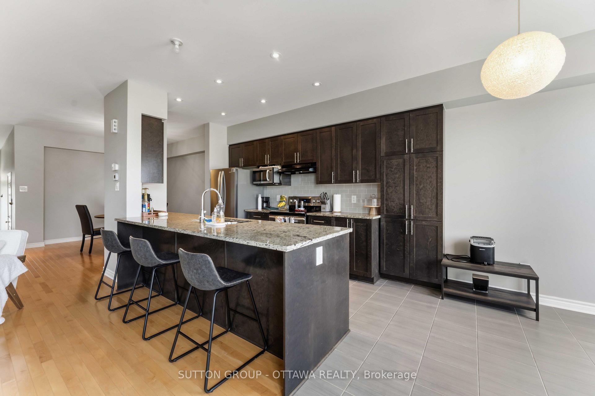 Photo 6 of 136 Mattingly Way, Ottawa, Riverside South/Gloucester Glen — HOMEH