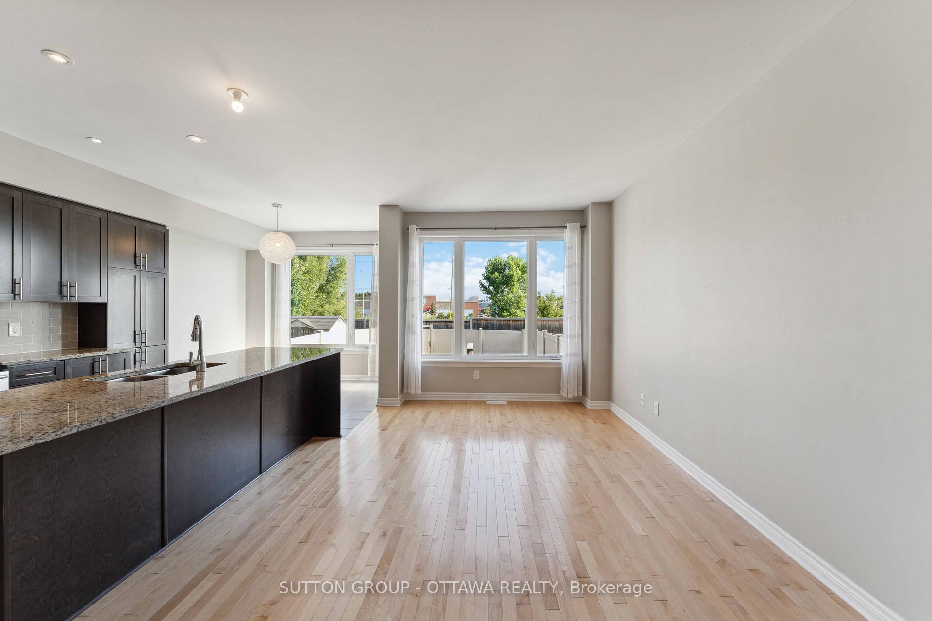 Photo 8 of 136 Mattingly Way, Ottawa, Riverside South/Gloucester Glen — HOMEH