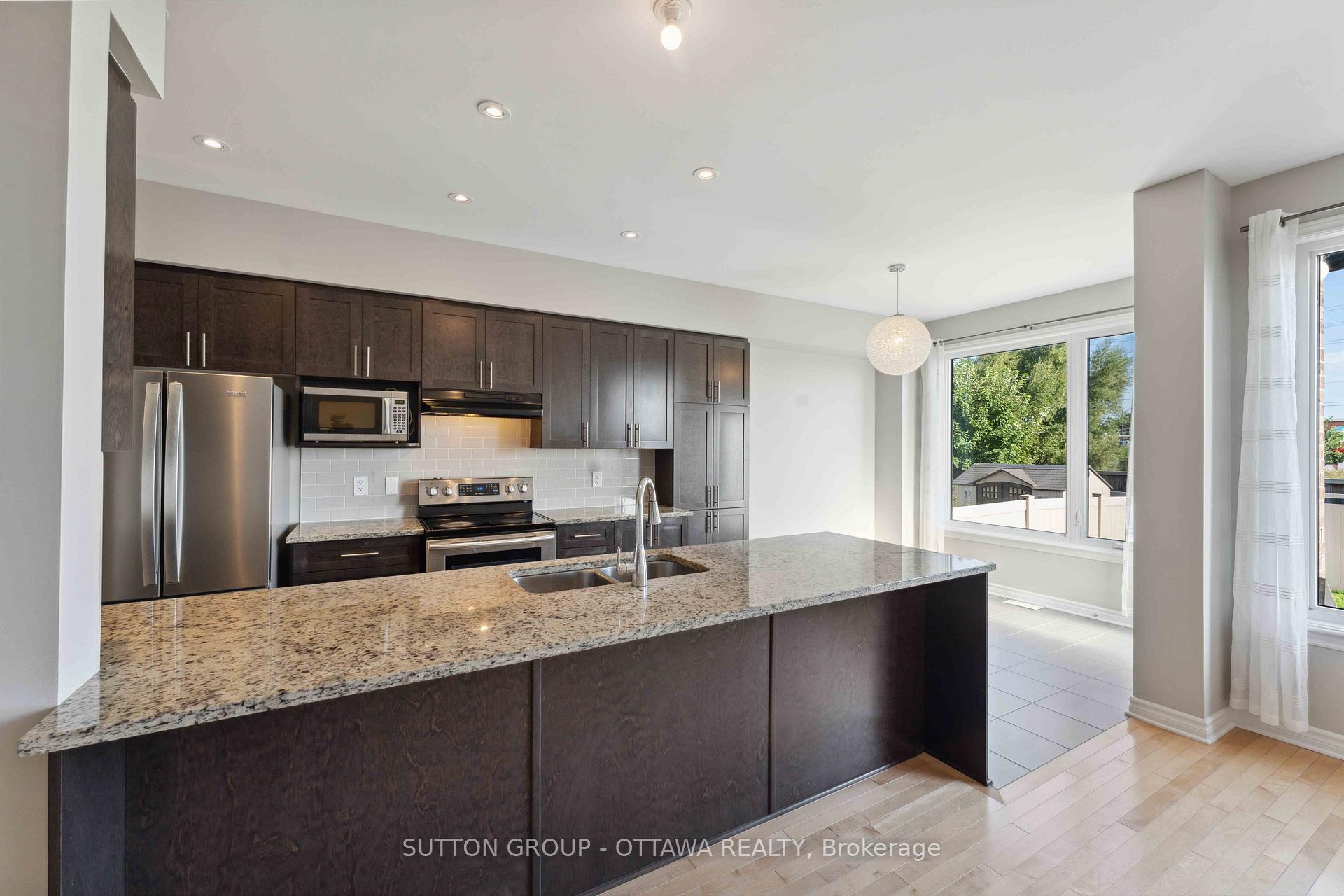 Photo 11 of 136 Mattingly Way, Ottawa, Riverside South/Gloucester Glen — HOMEH
