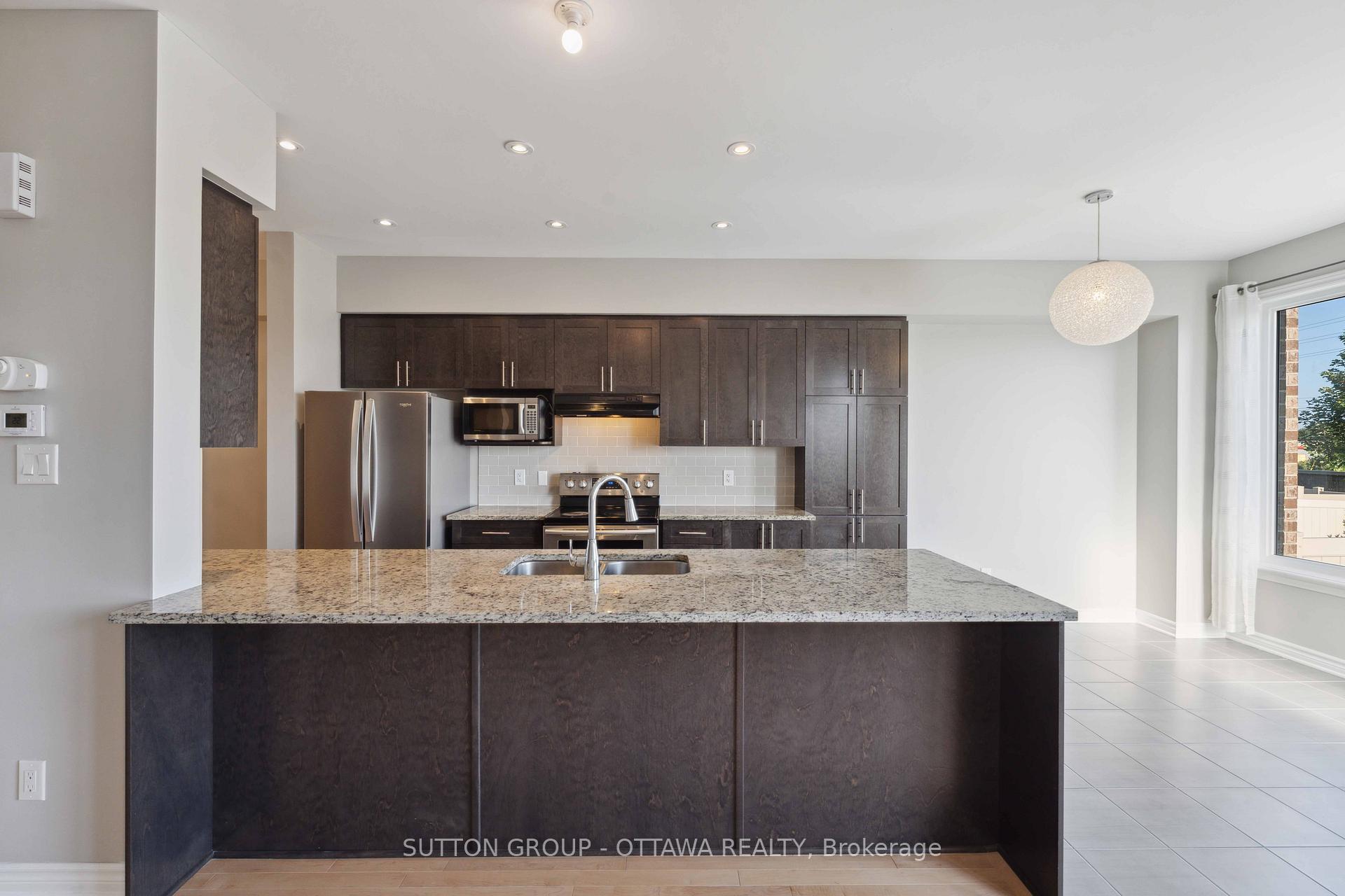 Photo 12 of 136 Mattingly Way, Ottawa, Riverside South/Gloucester Glen — HOMEH