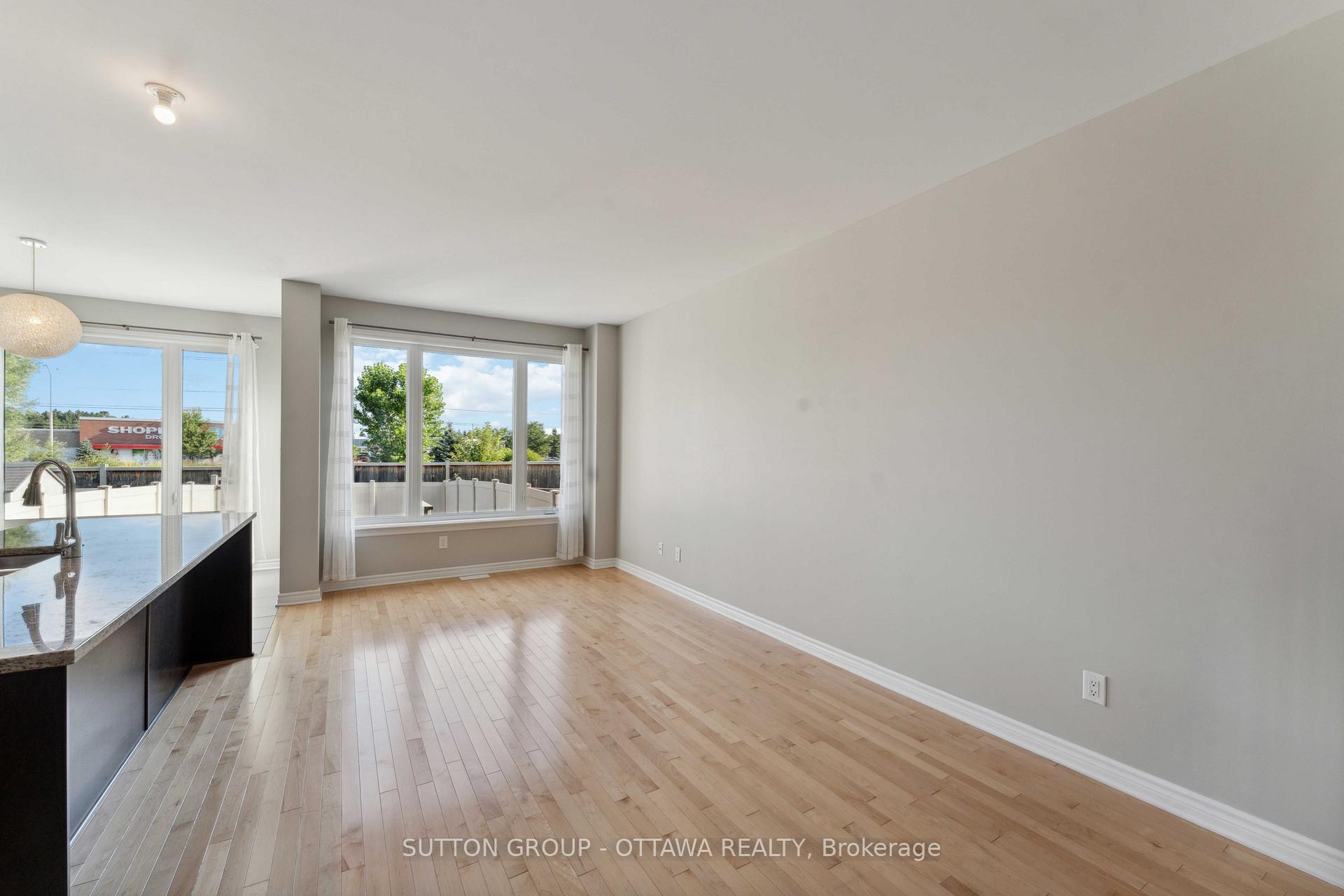 Photo 16 of 136 Mattingly Way, Ottawa, Riverside South/Gloucester Glen — HOMEH