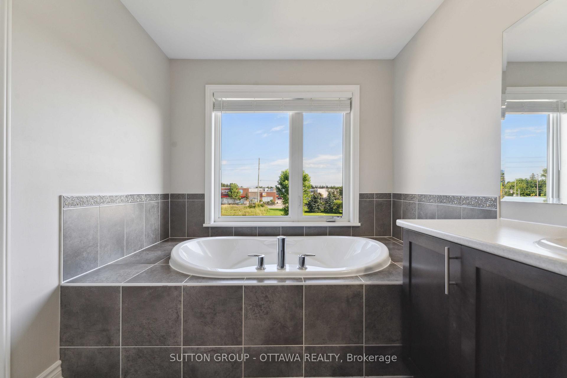 Photo 31 of 136 Mattingly Way, Ottawa, Riverside South/Gloucester Glen — HOMEH