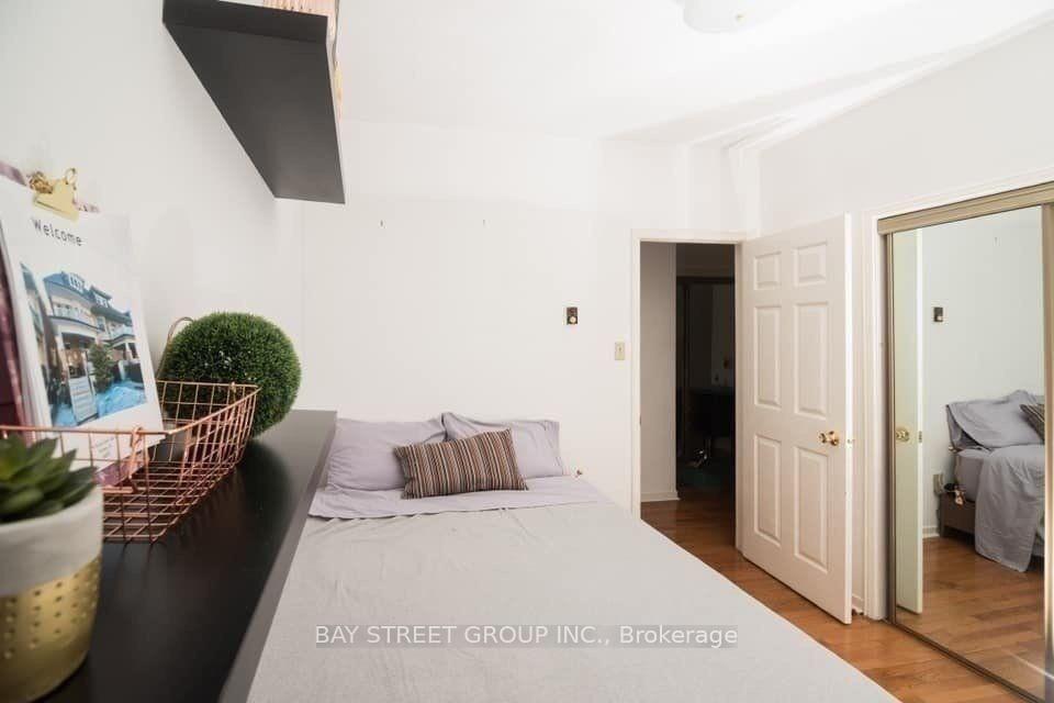 Photo 9 of 586 Huron Street, Toronto, The Annex — HOMEH