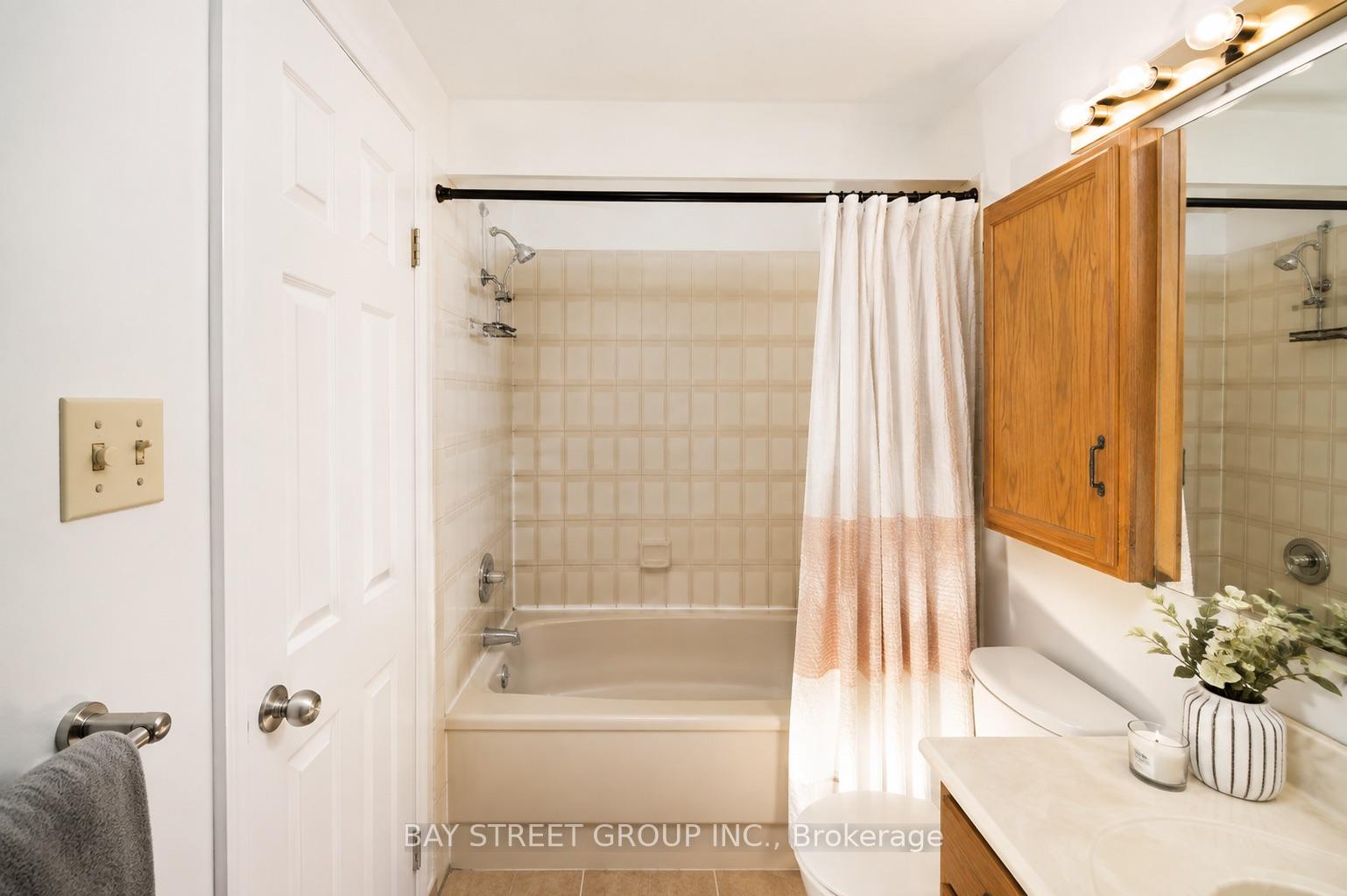 Photo 14 of 586 Huron Street, Toronto, The Annex — HOMEH