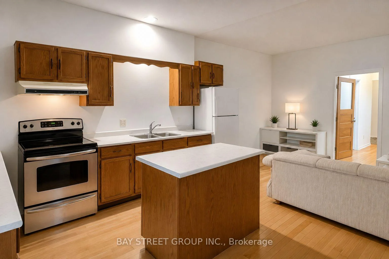 Photo 4 of 586 Huron Street, Toronto, The Annex — HOMEH