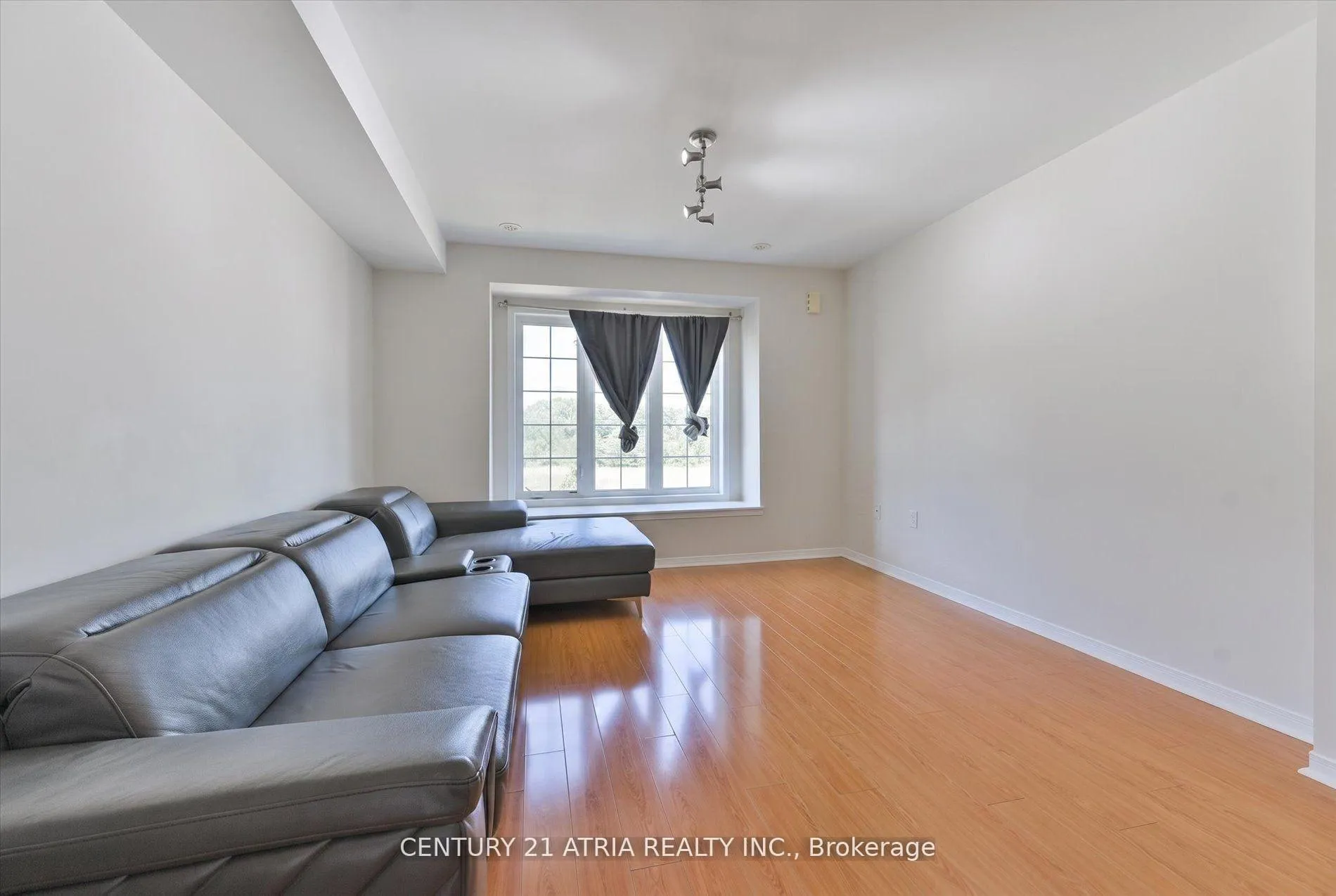 Photo 8 of 5245 Major Mackenzie Drive E, Markham, Berczy — HOMEH