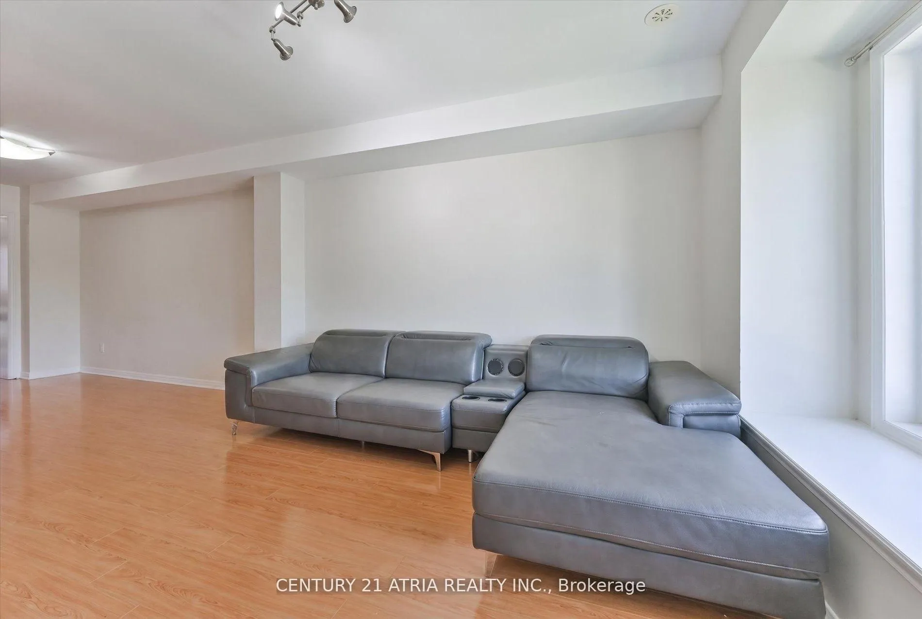 Photo 9 of 5245 Major Mackenzie Drive E, Markham, Berczy — HOMEH