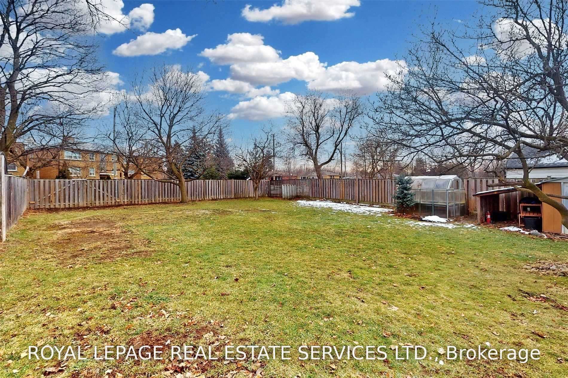 Photo 18 of 27 Normandy Boulevard, Halton Hills, Georgetown — HOMEH